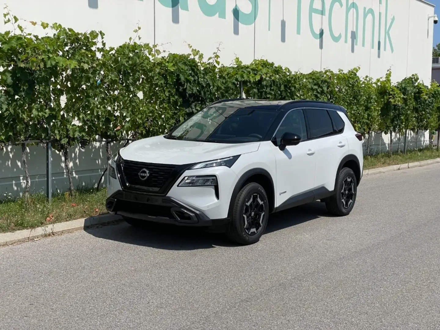 Nissan X-Trail 1.5 VC-T e.4ORCE 214PS 5S N-Trek SONDERMOD Schwarz - 2