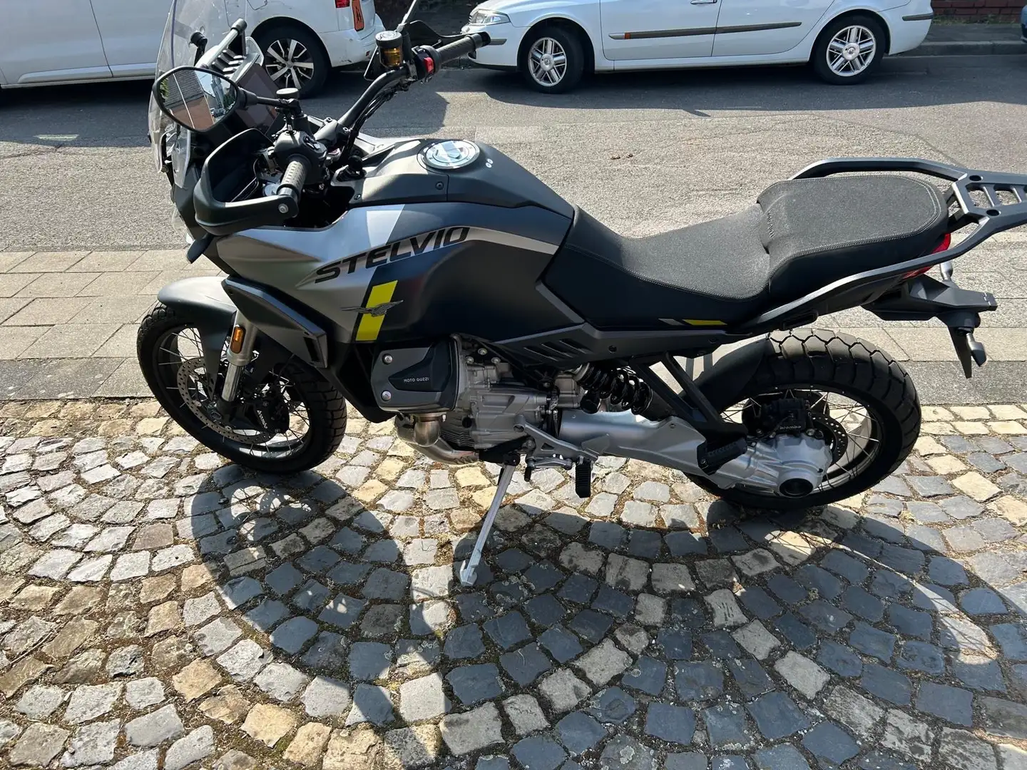 Moto Guzzi Stelvio Argintiu - 2