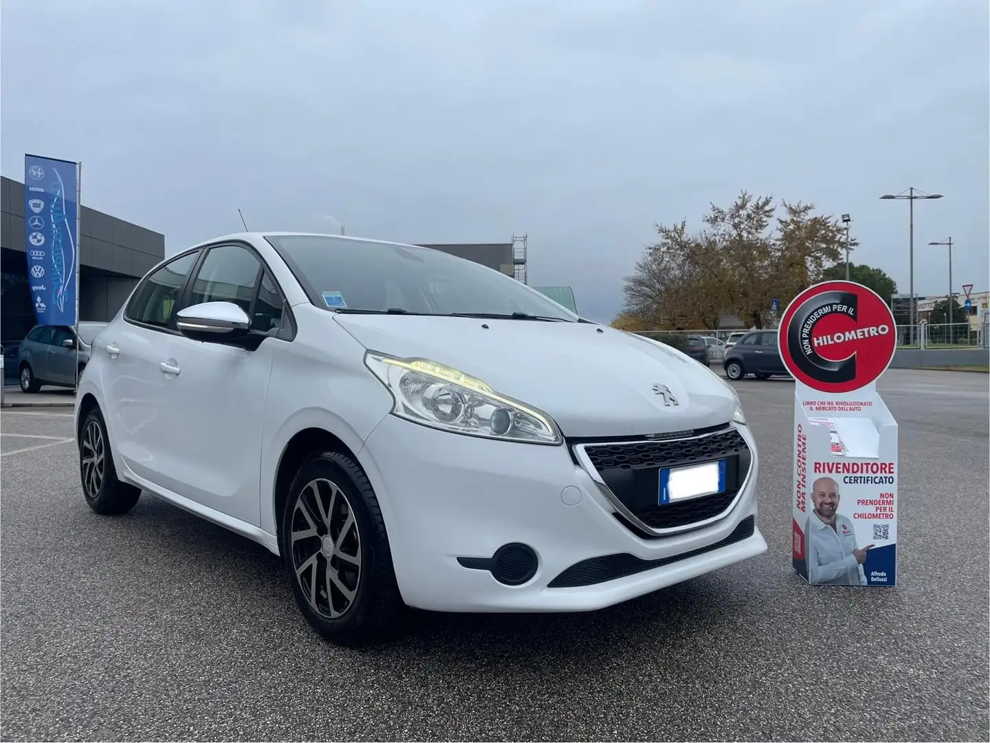 Peugeot 208 208 5p 1.2 cc 82 CV puretech Active E6 Bianco - 2