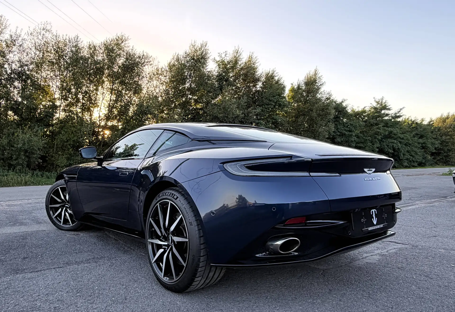 애스턴마틴 DB11 V8 2018 블랙 사진 6