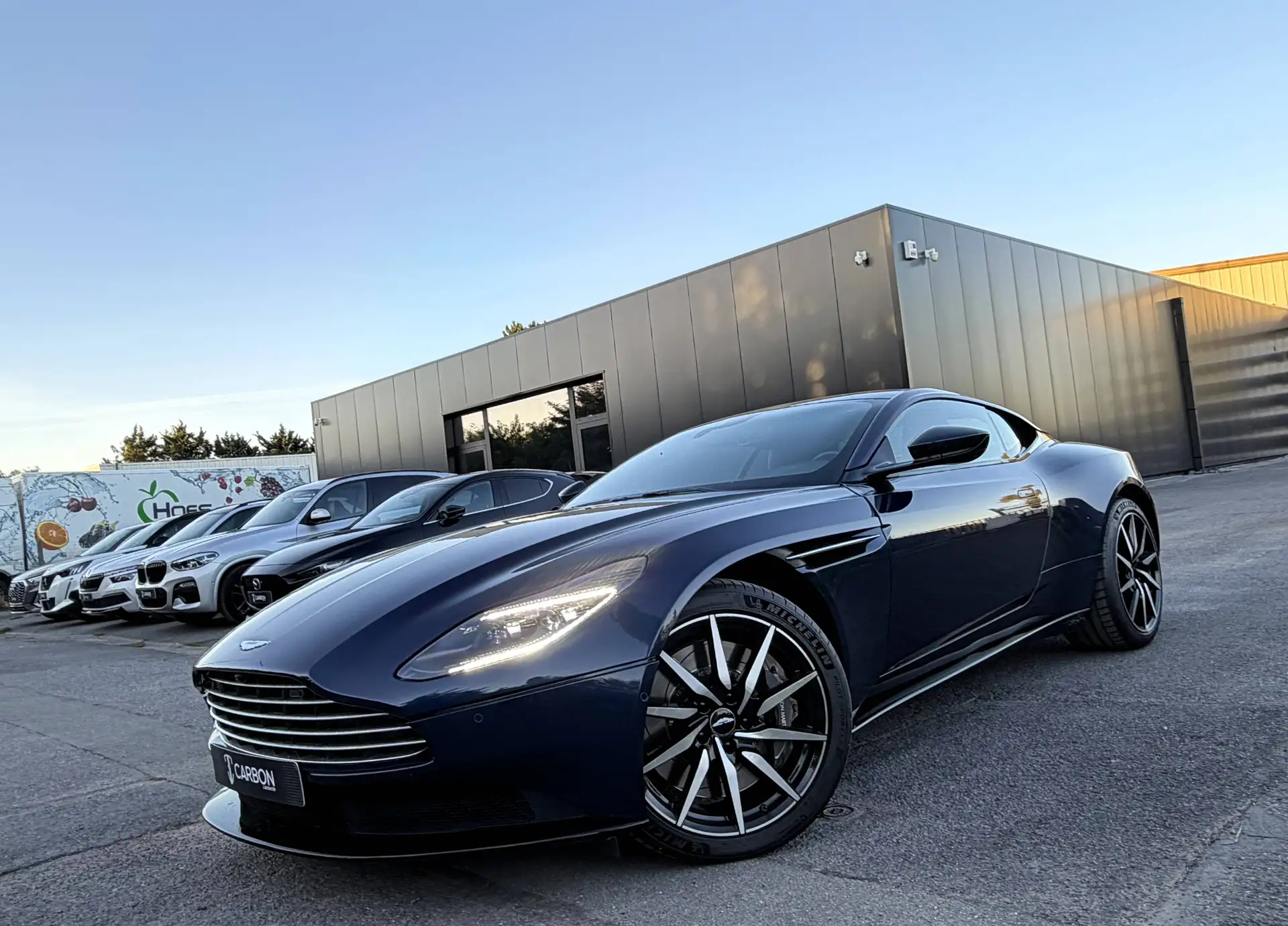 애스턴마틴 DB11 V8 2018 블랙 사진 3