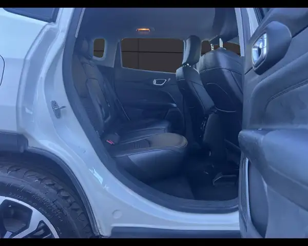 Jeep Compass view 18