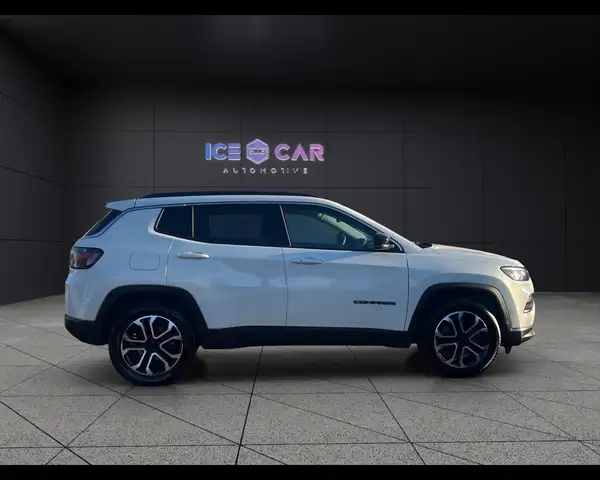 Jeep Compass view 3