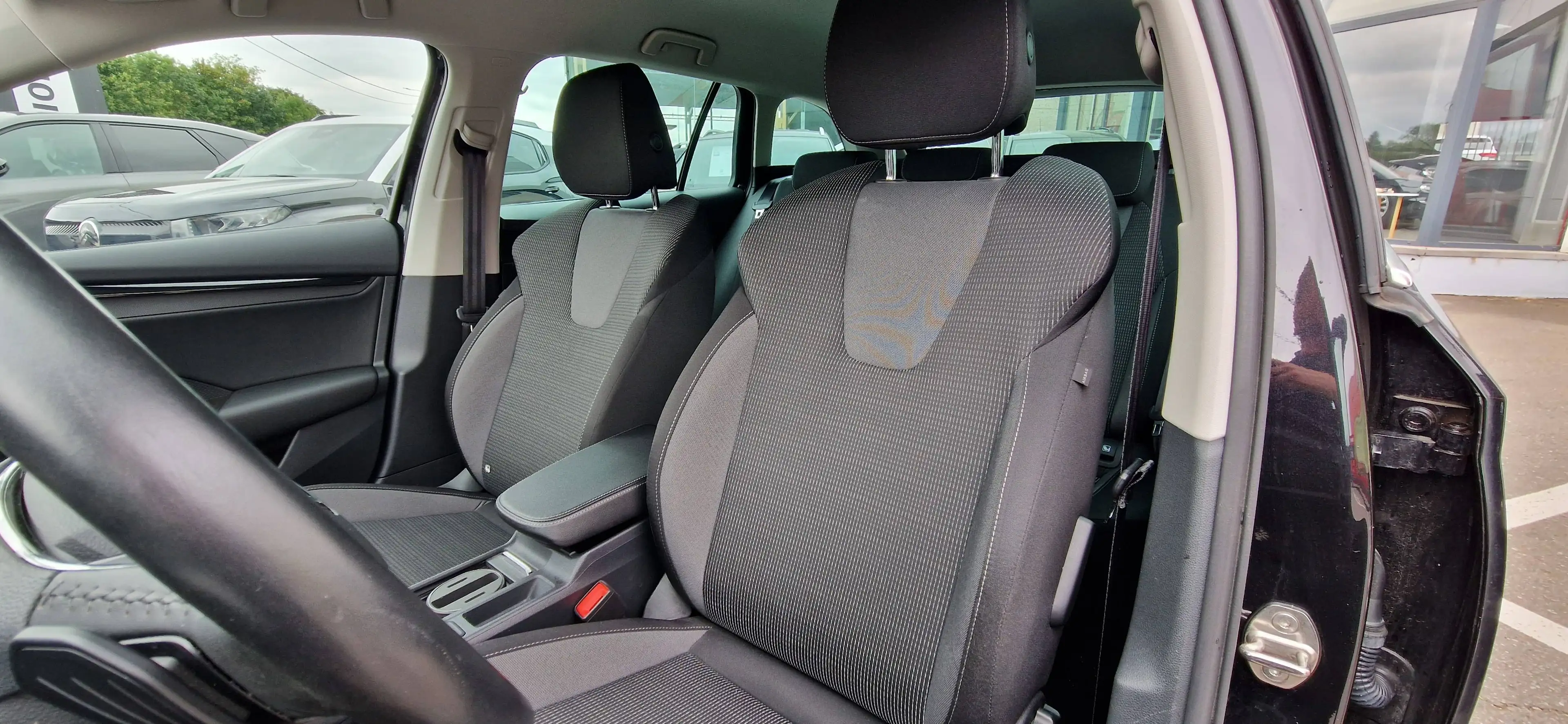 Skoda Octavia Octavia SW 2.0 TDi SCR 4x4 Ambition DSG — photo 12