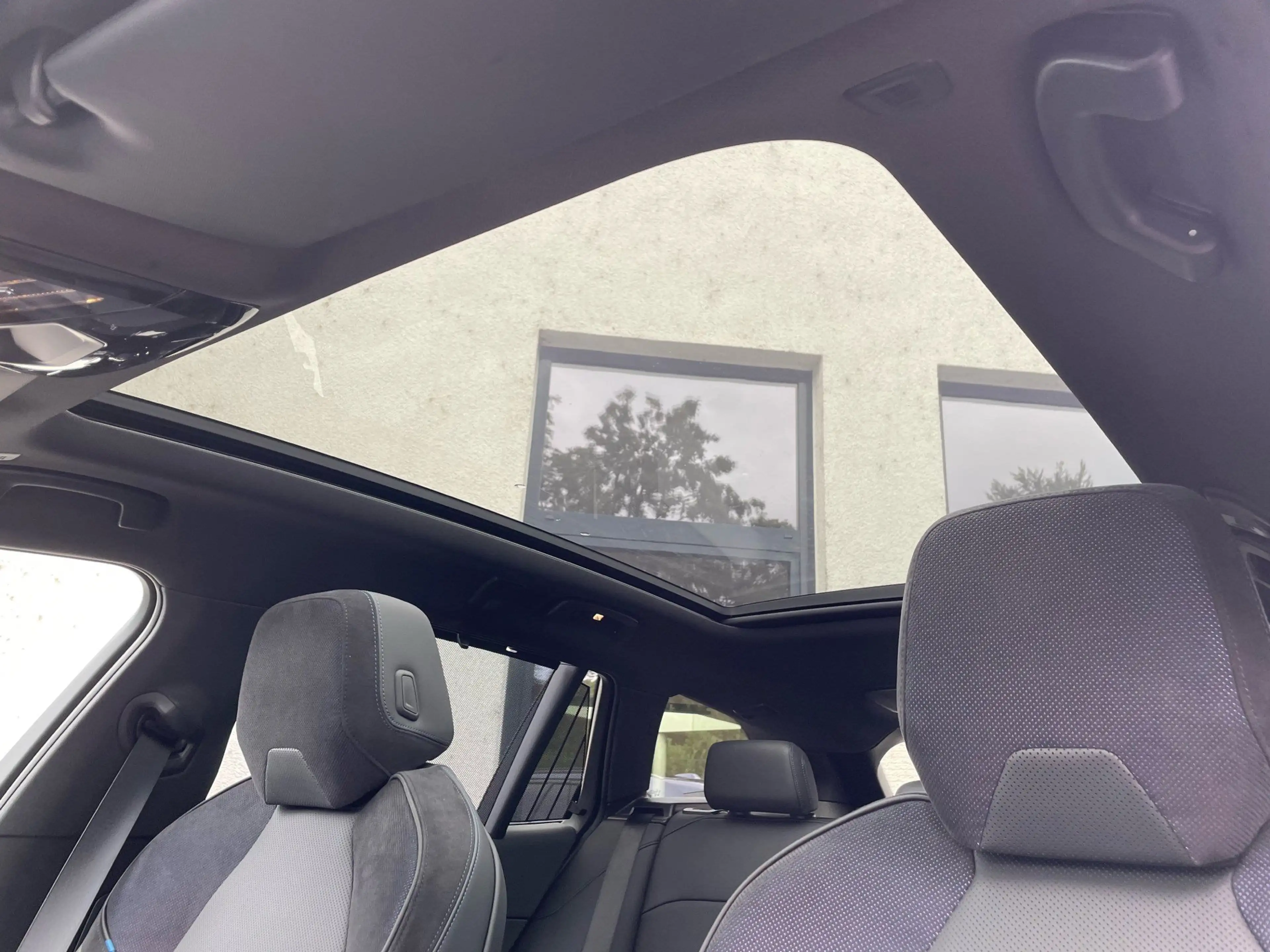 BMW 550 e xDrive Tour M Sport || AHK ACC 360 Pano — photo 11