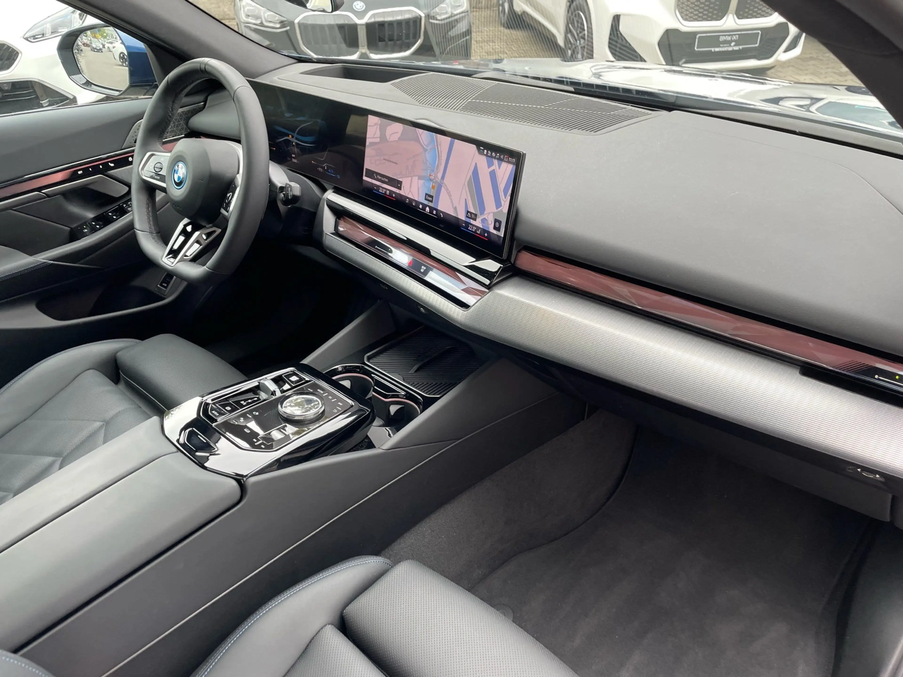 BMW 550 e xDrive Tour M Sport || AHK ACC 360 Pano — photo 5