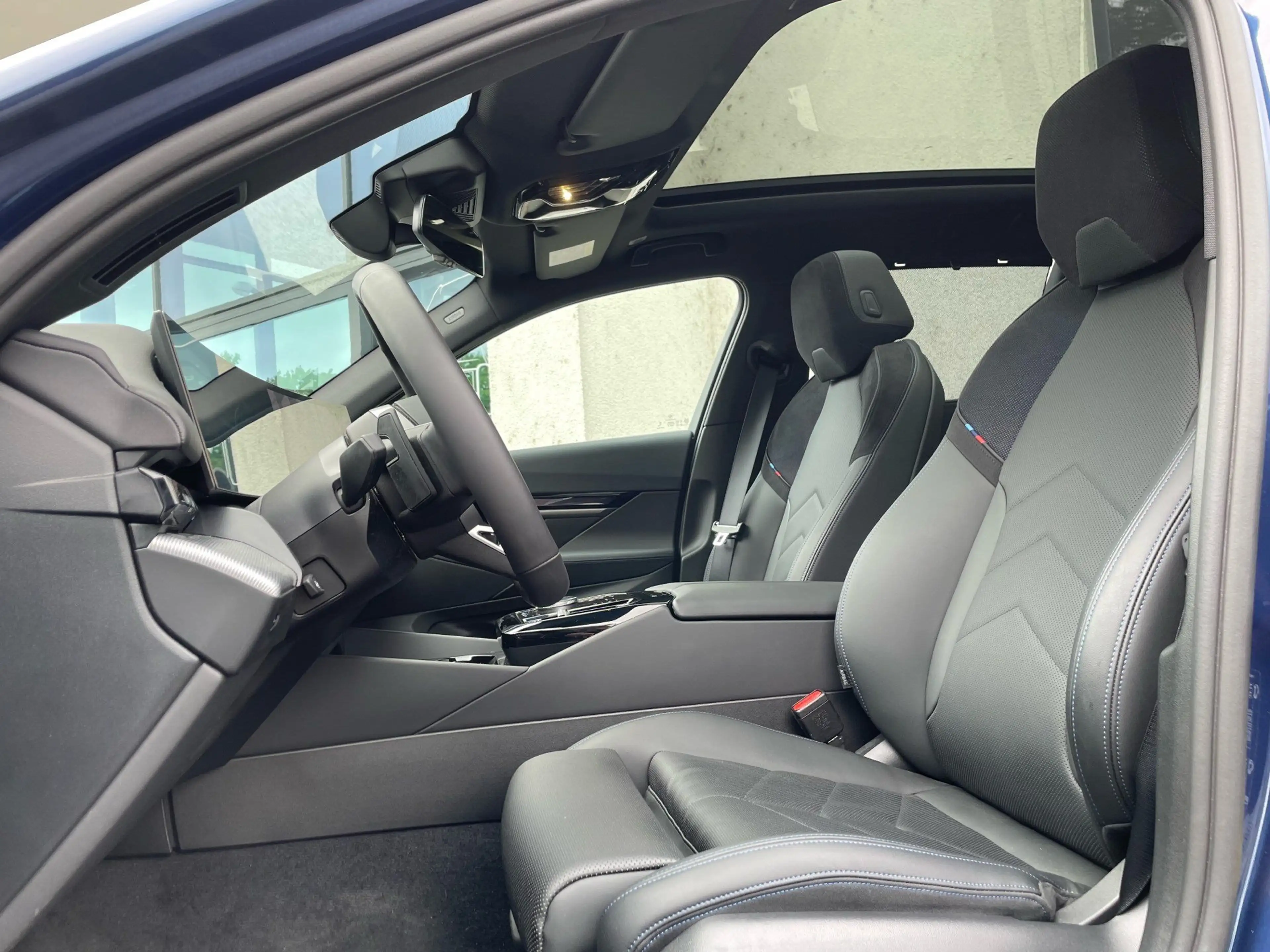 BMW 550 e xDrive Tour M Sport || AHK ACC 360 Pano — photo 10