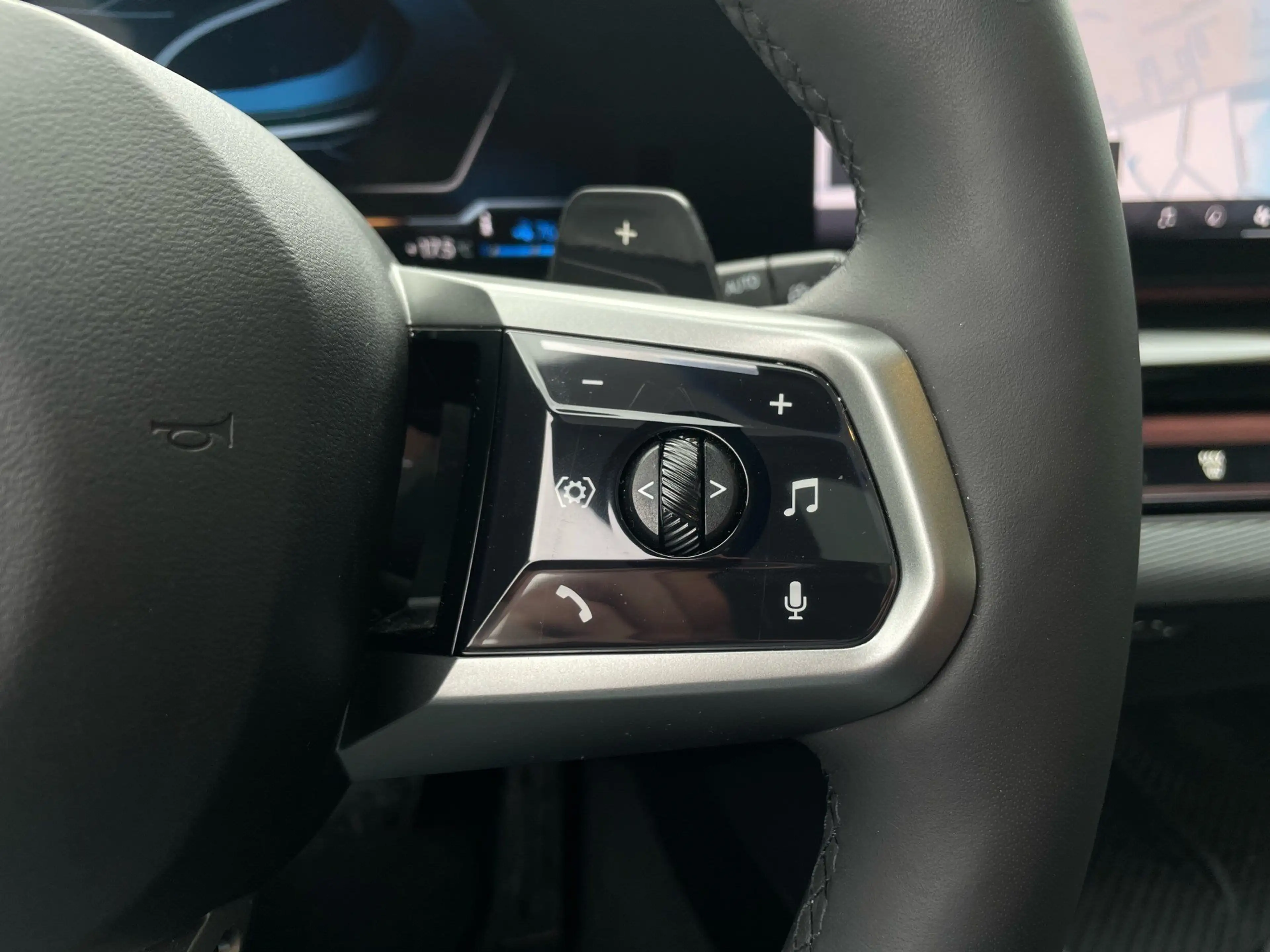 BMW 550 e xDrive Tour M Sport || AHK ACC 360 Pano — photo 15