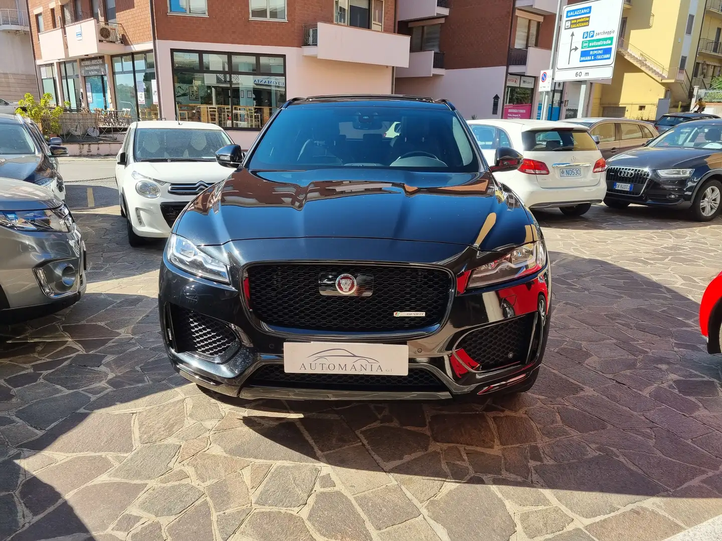 Jaguar F-Pace F-Pace 2.0d i4 R-Sport Black D. Edition awd 180cv Nero - 2