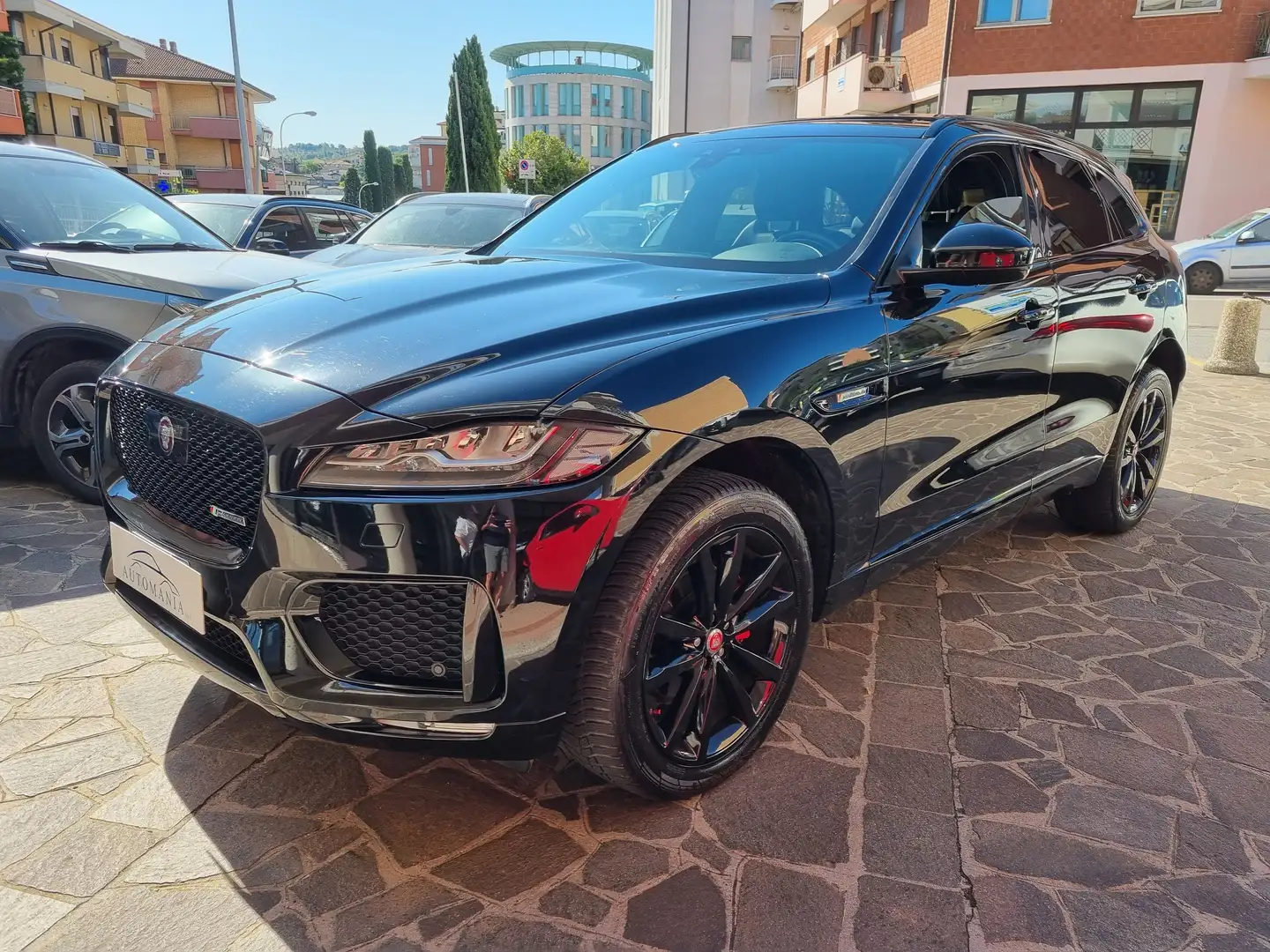 Jaguar F-Pace F-Pace 2.0d i4 R-Sport Black D. Edition awd 180cv Nero - 1