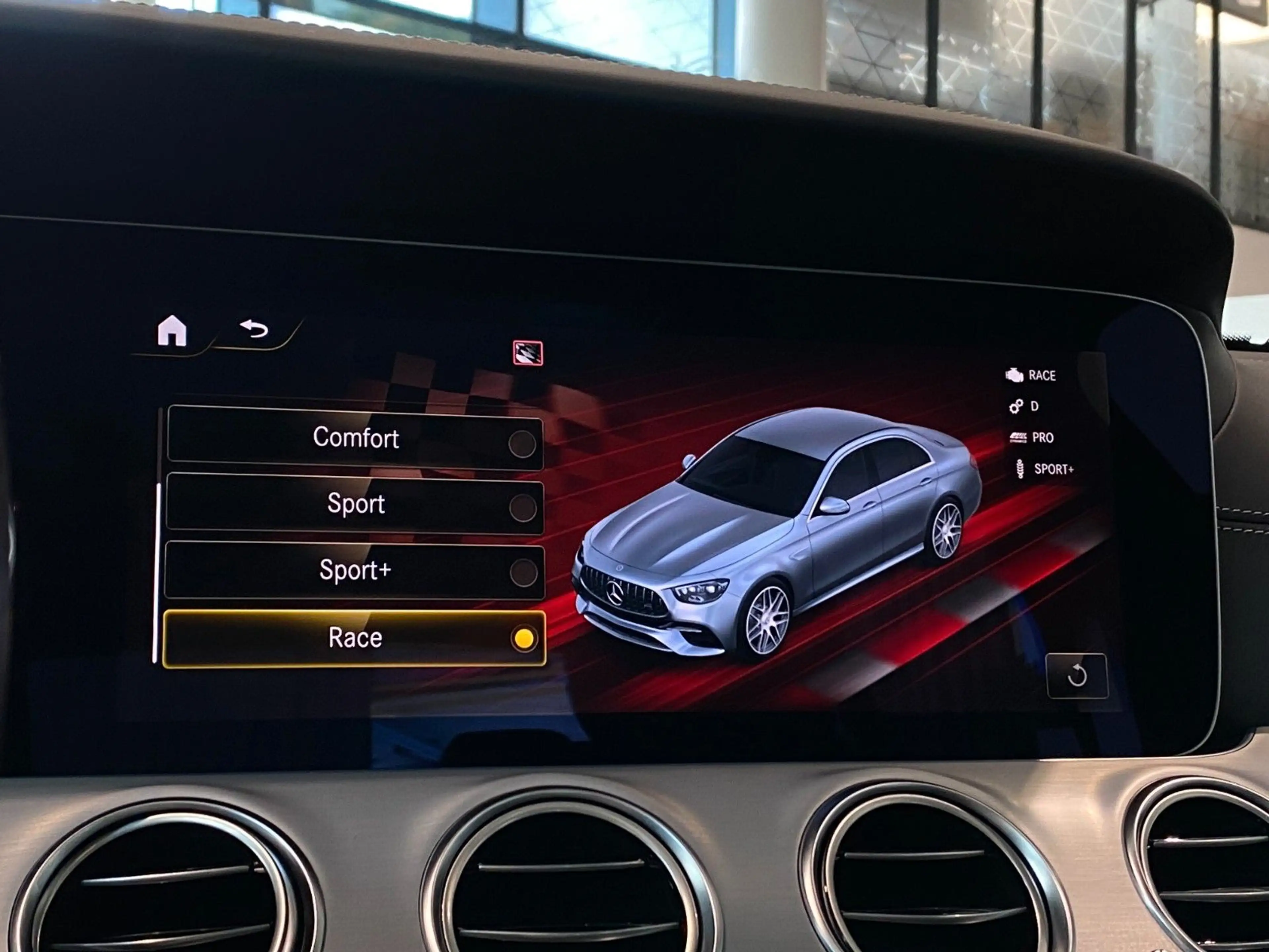 Mercedes-Benz E 63 AMG E 63 S Lim. 4Matic+ MBUX Sbel Pano Burmester DTR — photo 45