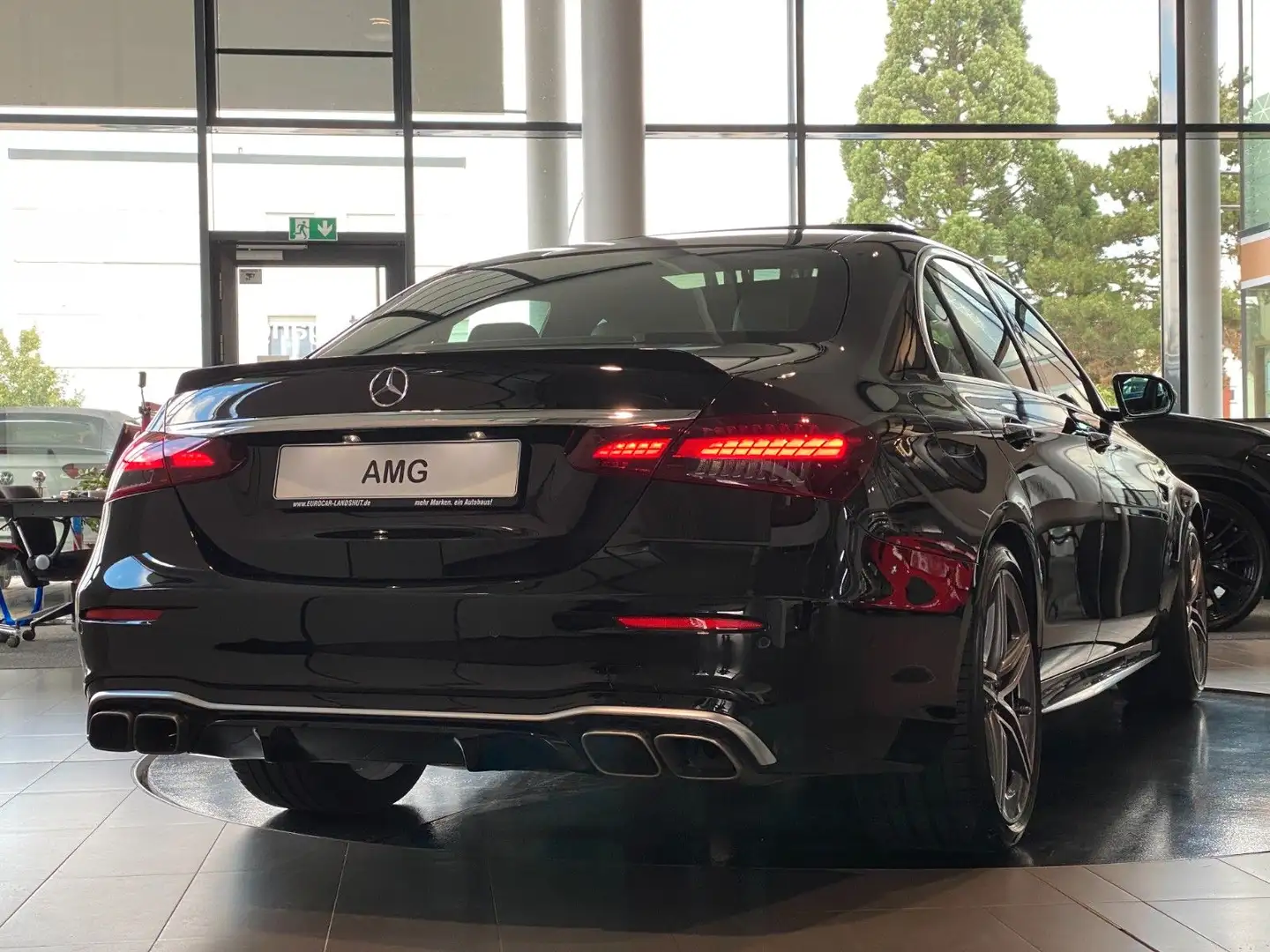 Mercedes-Benz E 63 AMG E 63 S Lim. 4Matic+ MBUX Sbel Pano Burmester DTR Schwarz - 2