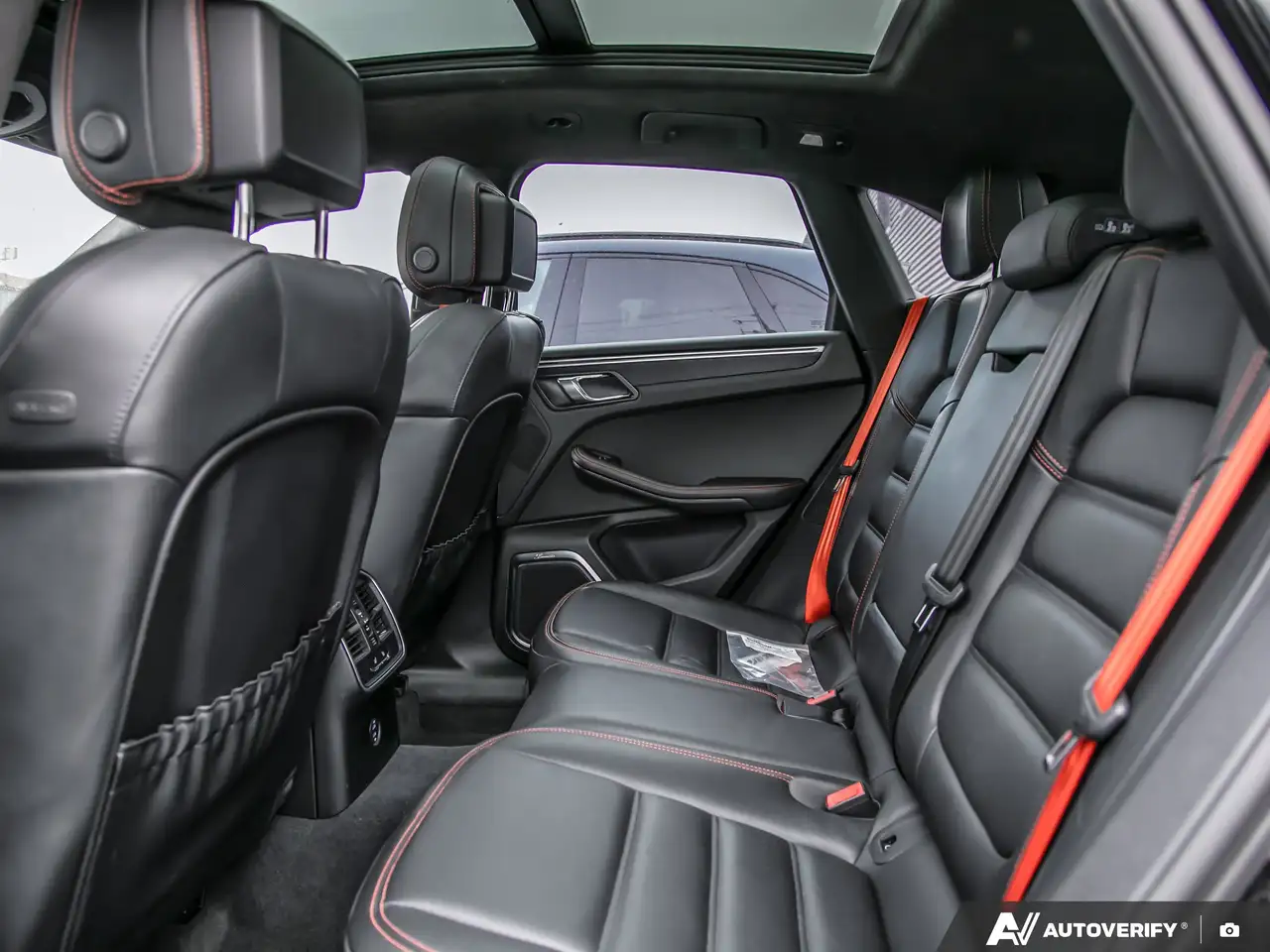 Porsche Macan снимка Porsche Macan