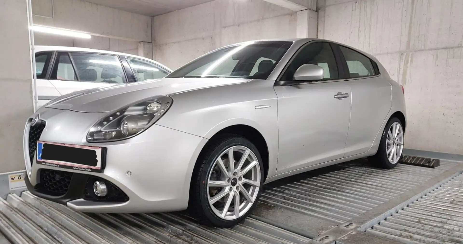 Alfa Romeo Giulietta Giulietta Super 1,4 TB MultiAir TCT Super Grau - 2