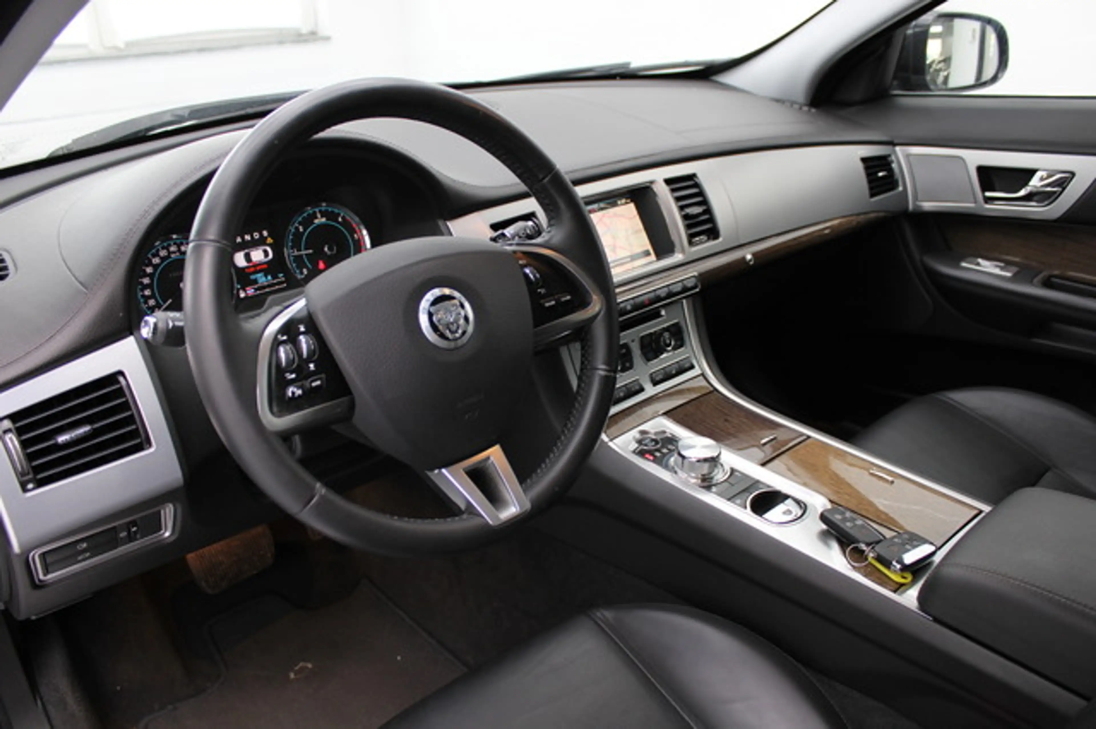 Jaguar XF 3.0 V6 Diesel NAVI/PDC/KAMERA/TOUCH/2.HAND — photo 4
