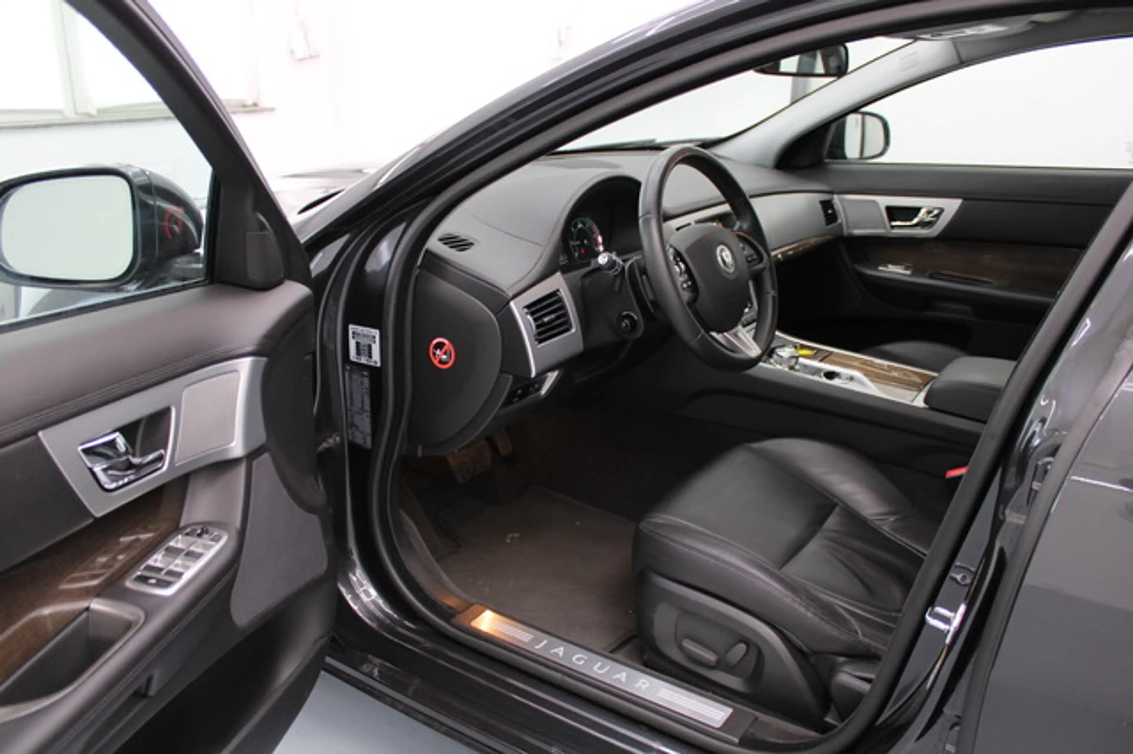 Jaguar XF 3.0 V6 Diesel NAVI/PDC/KAMERA/TOUCH/2.HAND — photo 3