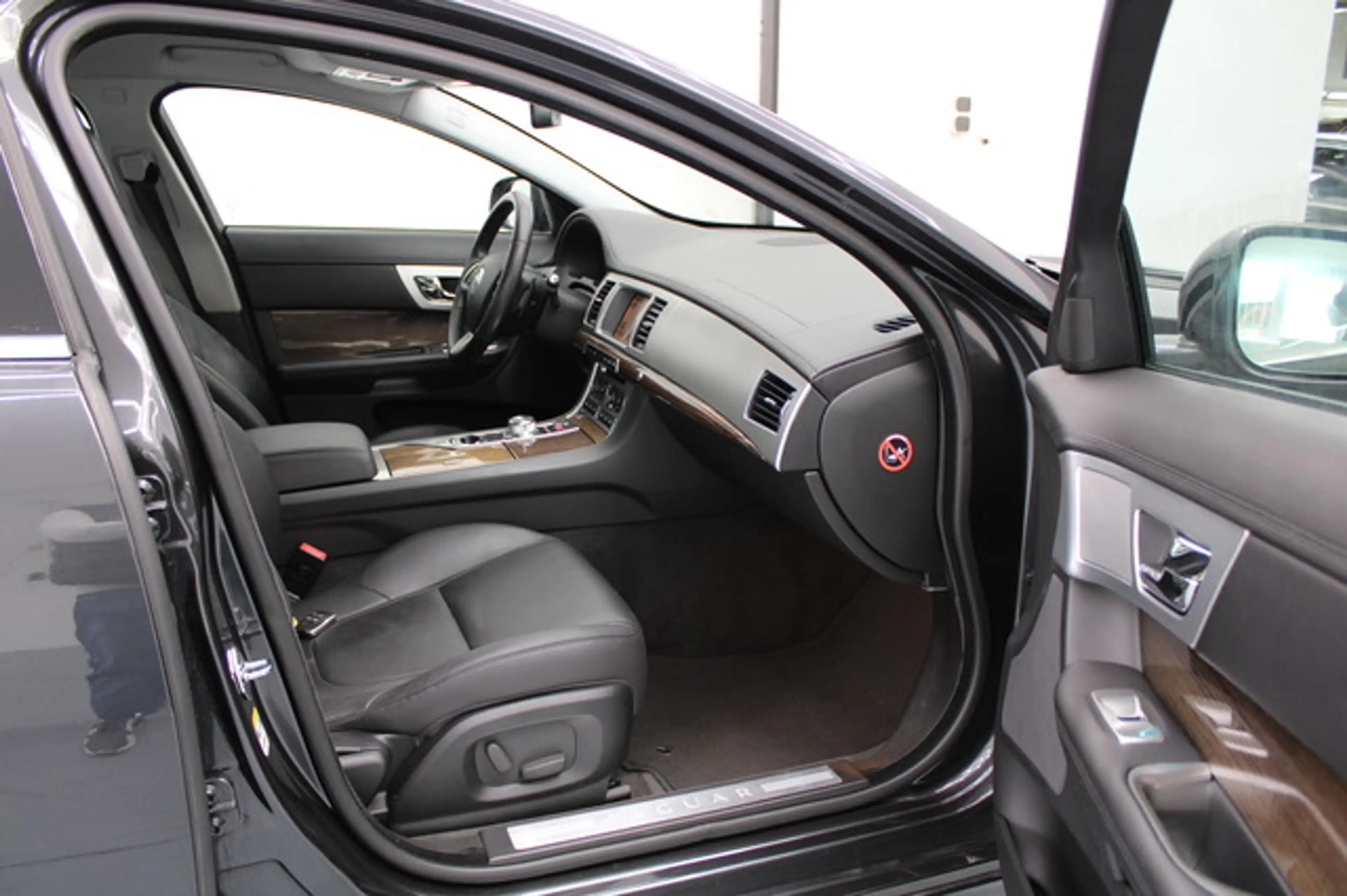 Jaguar XF 3.0 V6 Diesel NAVI/PDC/KAMERA/TOUCH/2.HAND — photo 11