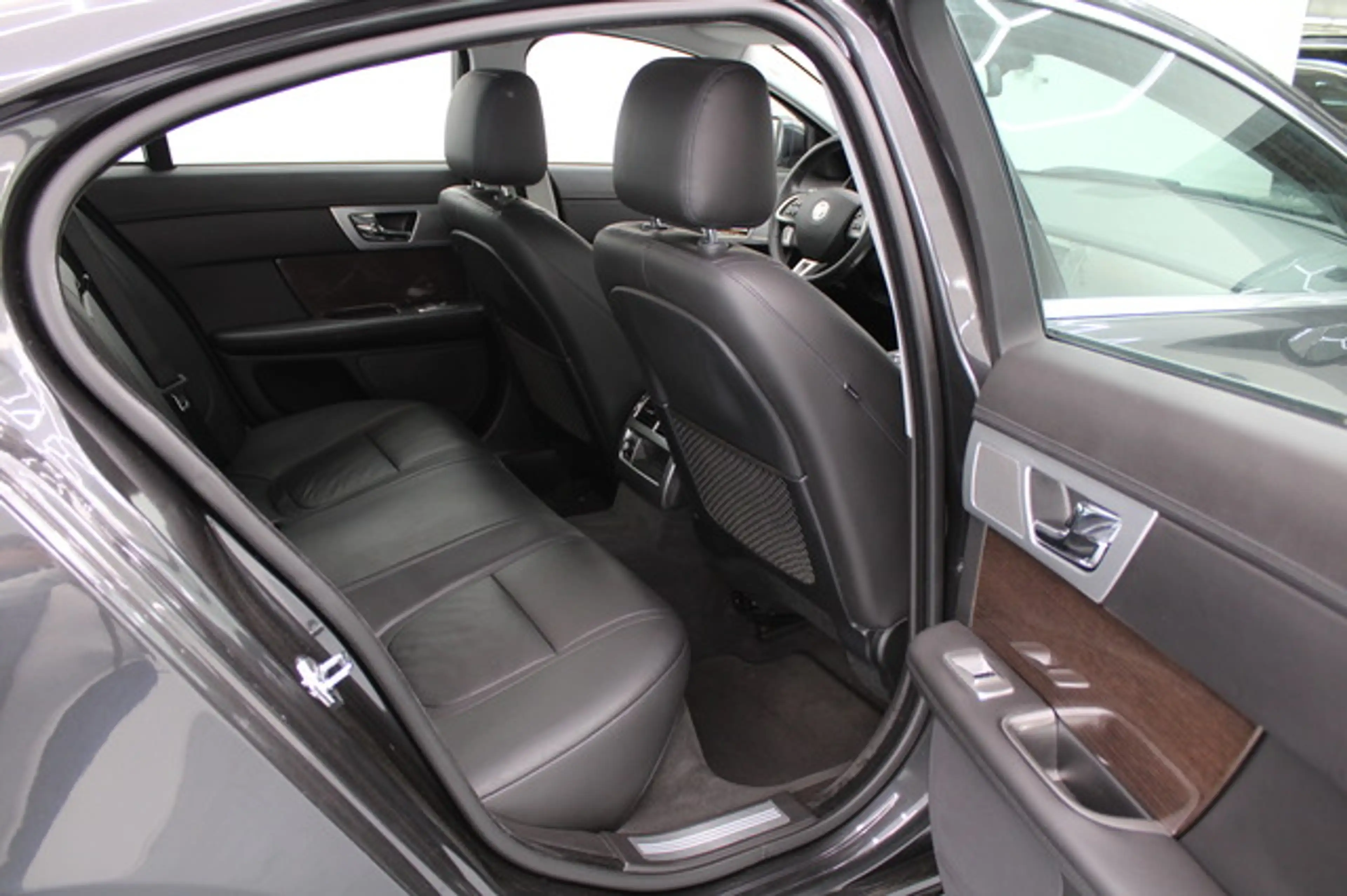 Jaguar XF 3.0 V6 Diesel NAVI/PDC/KAMERA/TOUCH/2.HAND — photo 9