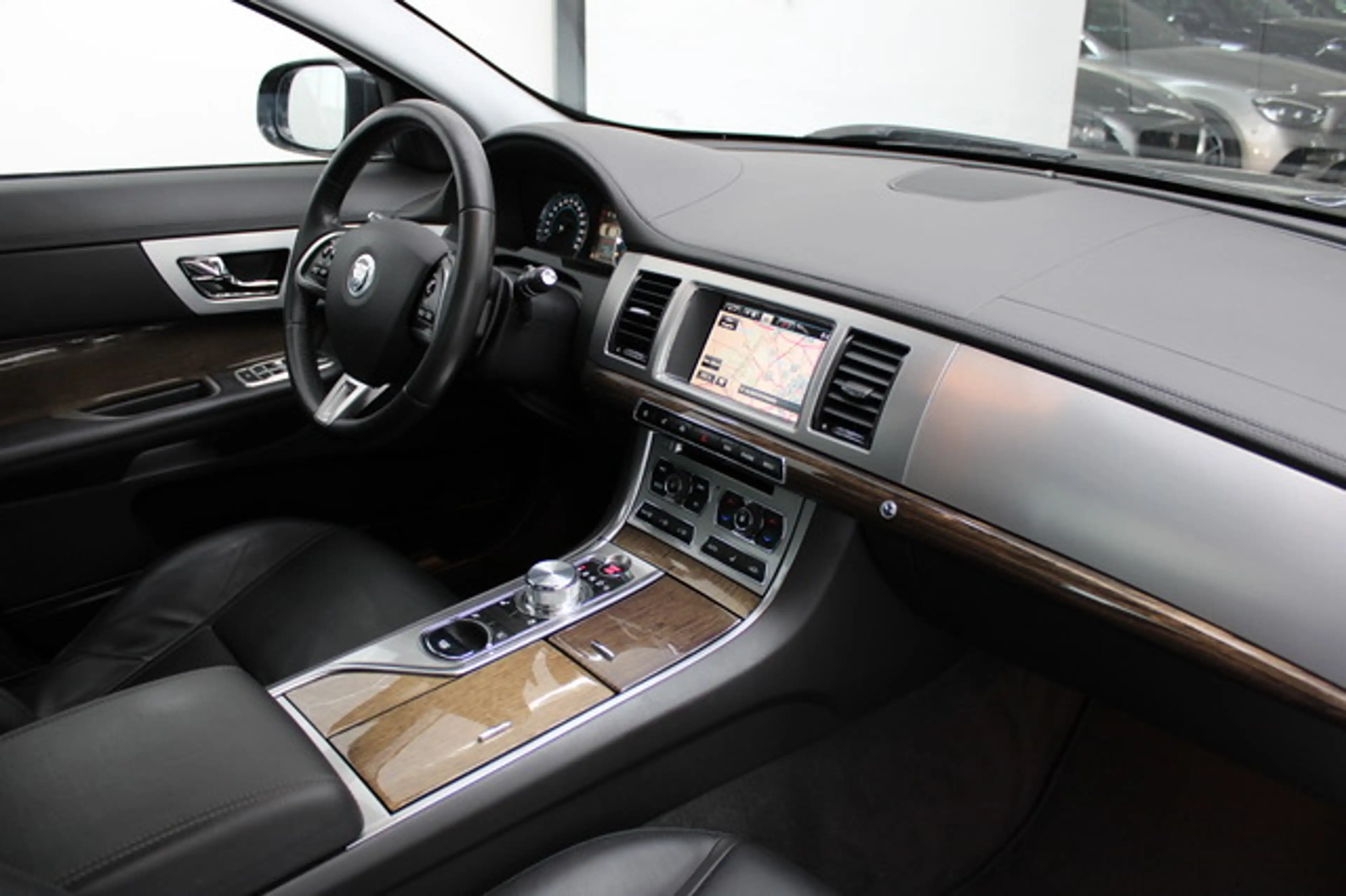 Jaguar XF 3.0 V6 Diesel NAVI/PDC/KAMERA/TOUCH/2.HAND — photo 12