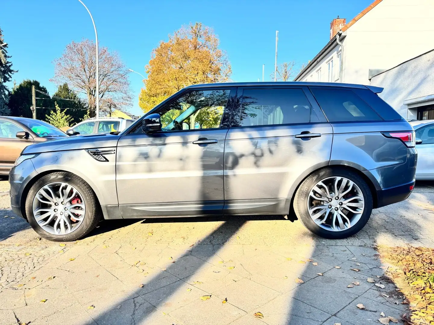 Land Rover Range Rover Sport HSE Dynamic + Leder + Klima + 3.5t AHK Grau - 2