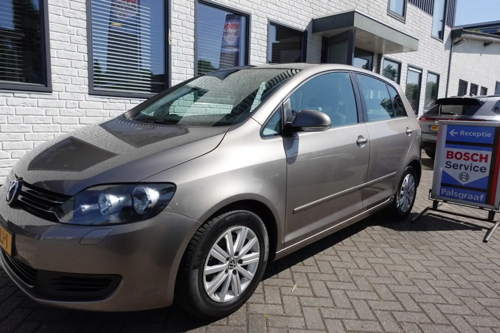 Volkswagen Golf Plus 1.2 TSI COMFL.BLUEM Navi Lichtmetaal All weather Bruin - 1