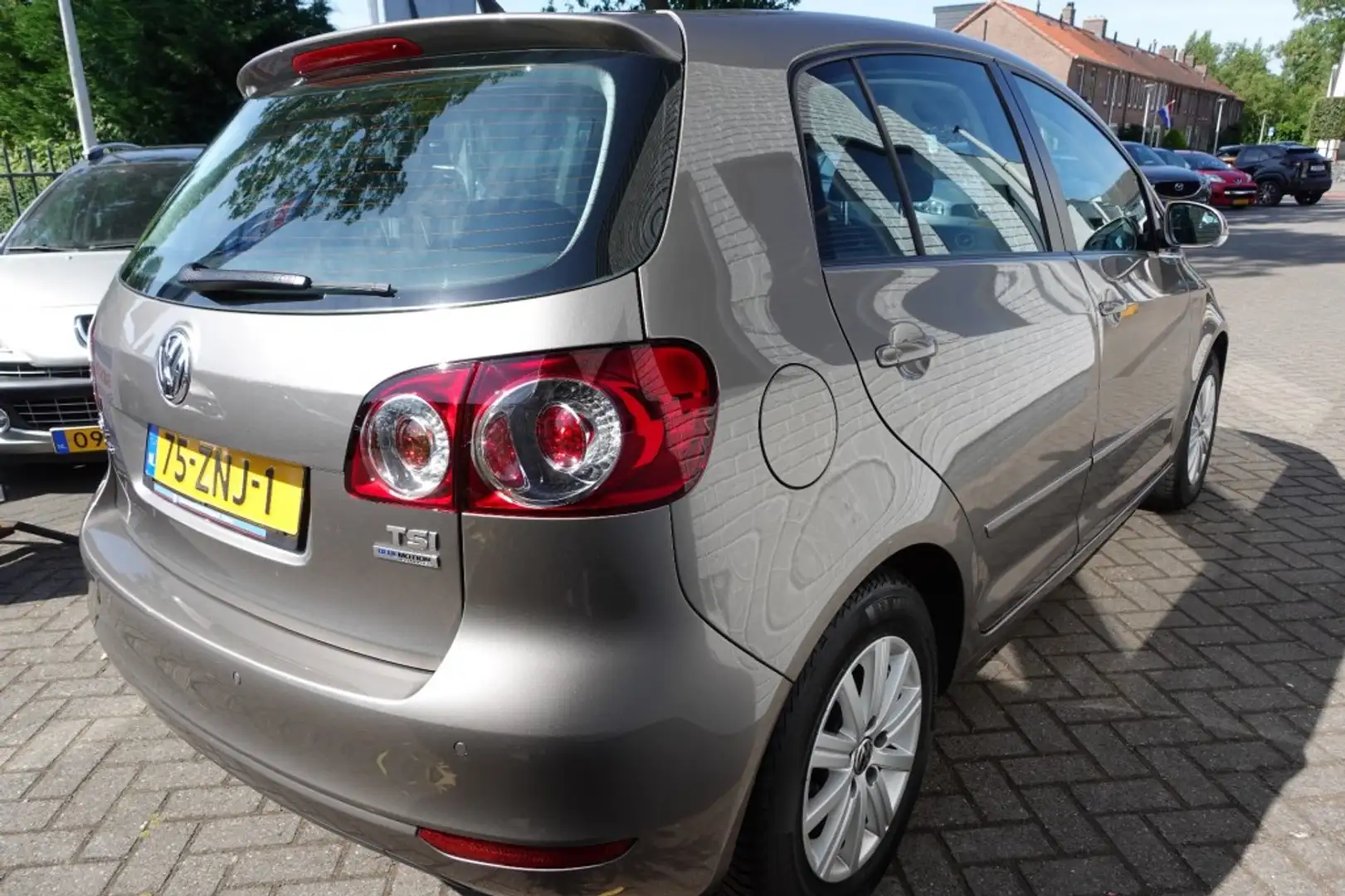 Volkswagen Golf Plus 1.2 TSI COMFL.BLUEM Navi Lichtmetaal All weather Bruin - 2