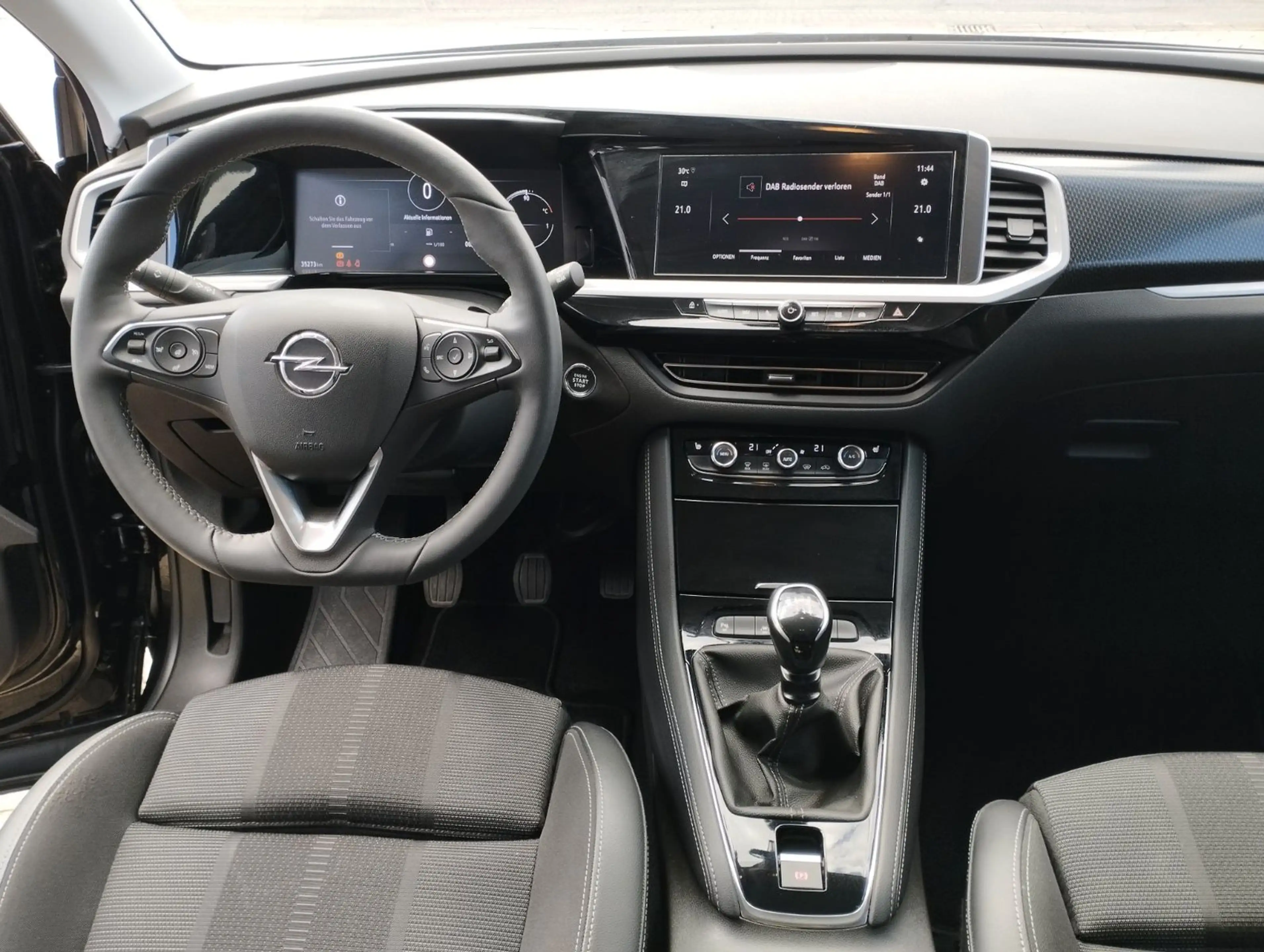 Opel Grandland X — photo 8
