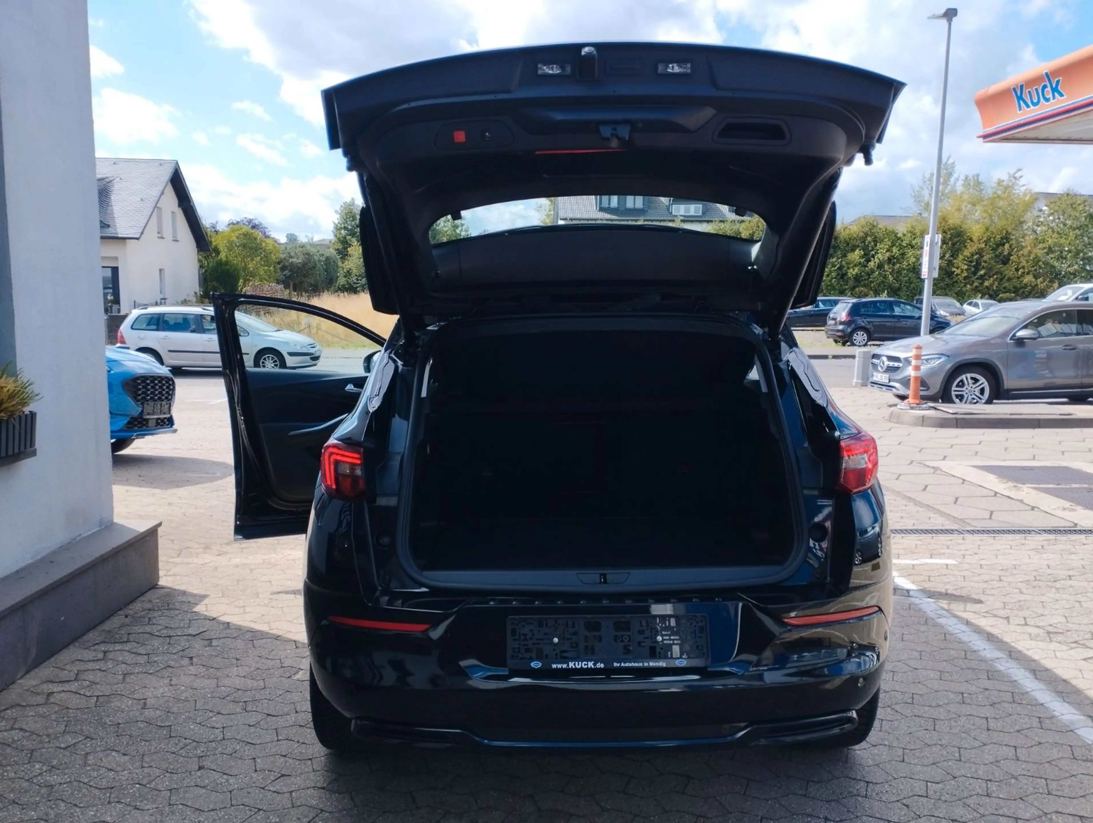 Opel Grandland X — photo 11