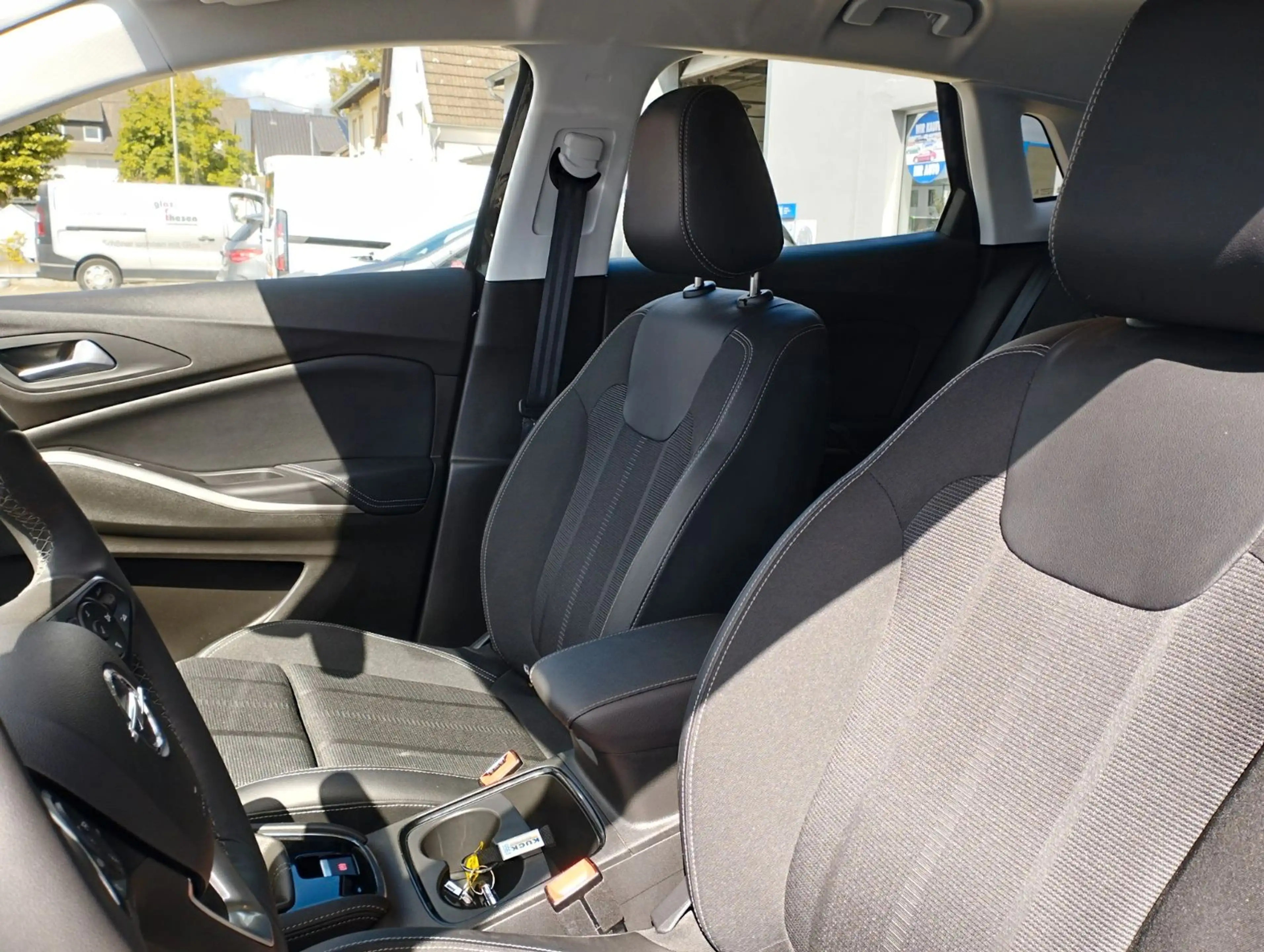 Opel Grandland X — photo 12
