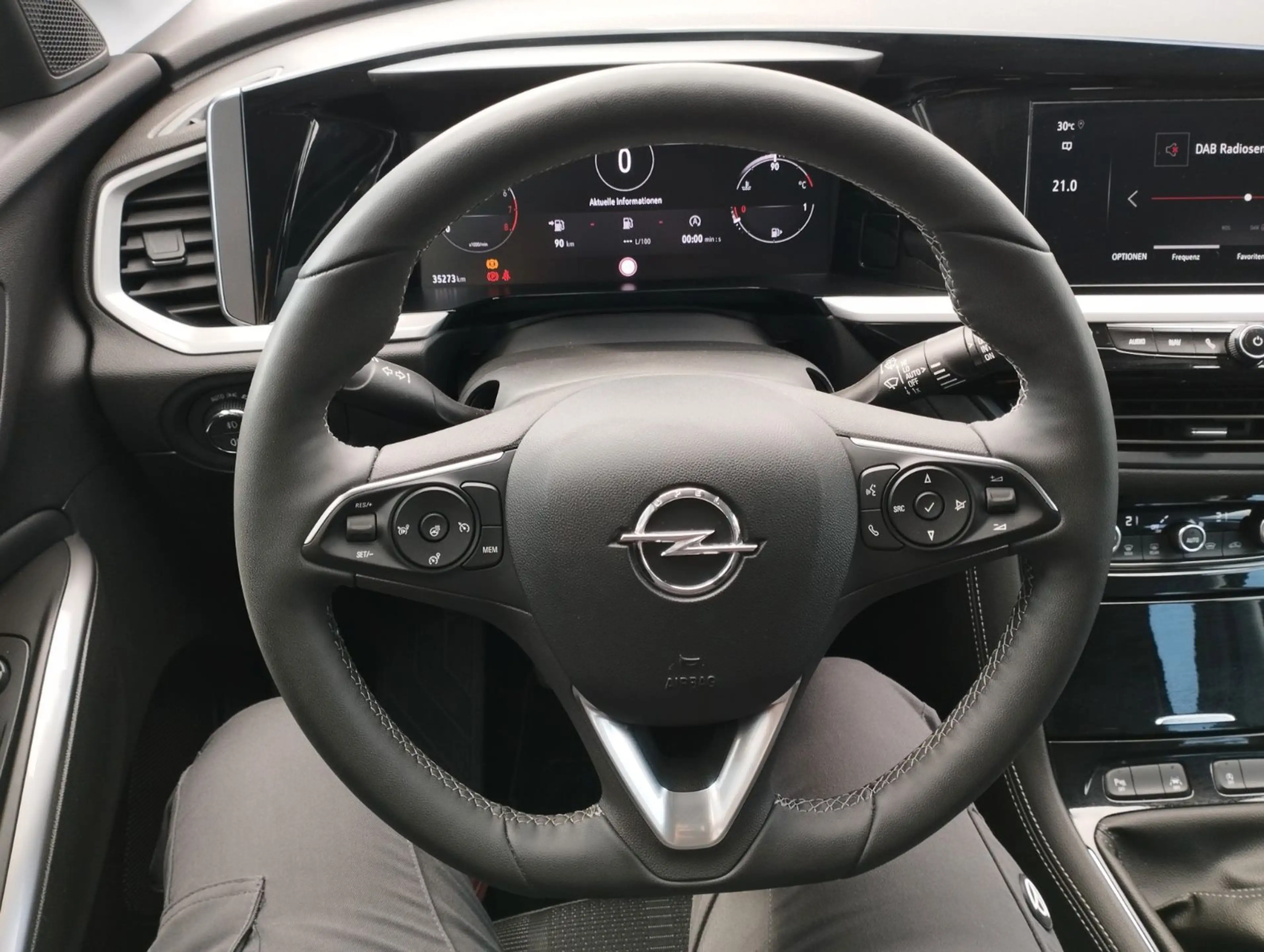 Opel Grandland X — photo 10
