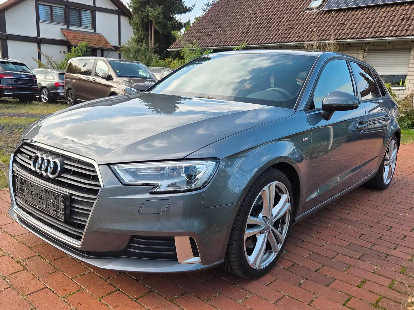 Audi A3 SB quattro S-Line PDC scheckheft Teilleder Grau - 1