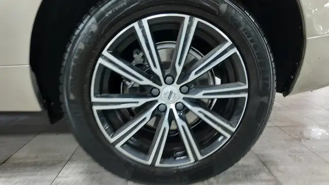 Volvo XC60 view 15
