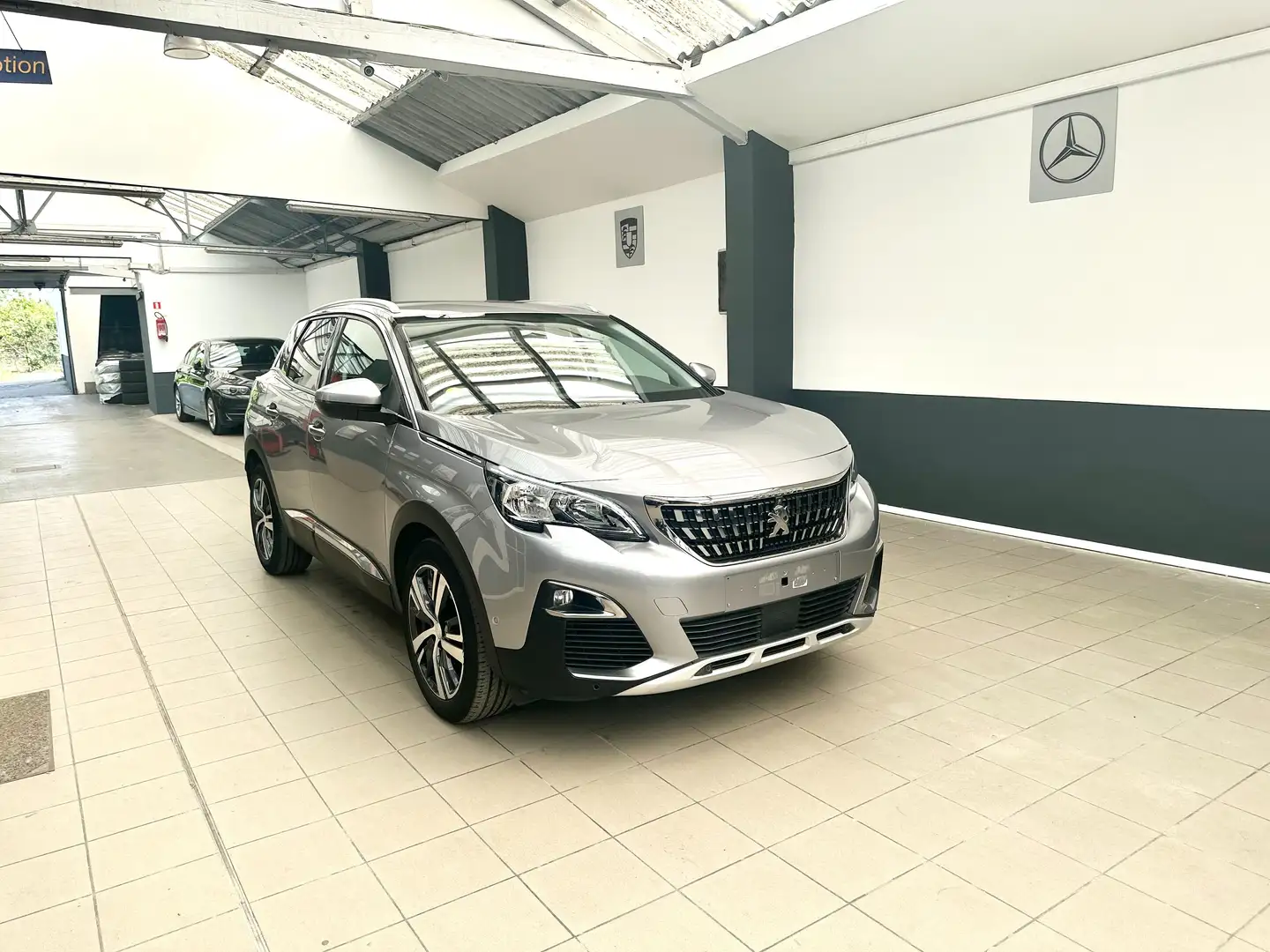 Peugeot 3008 1.5 BlueHDi Allure "98.000Km" Carnet  Euro 6b Gris - 2