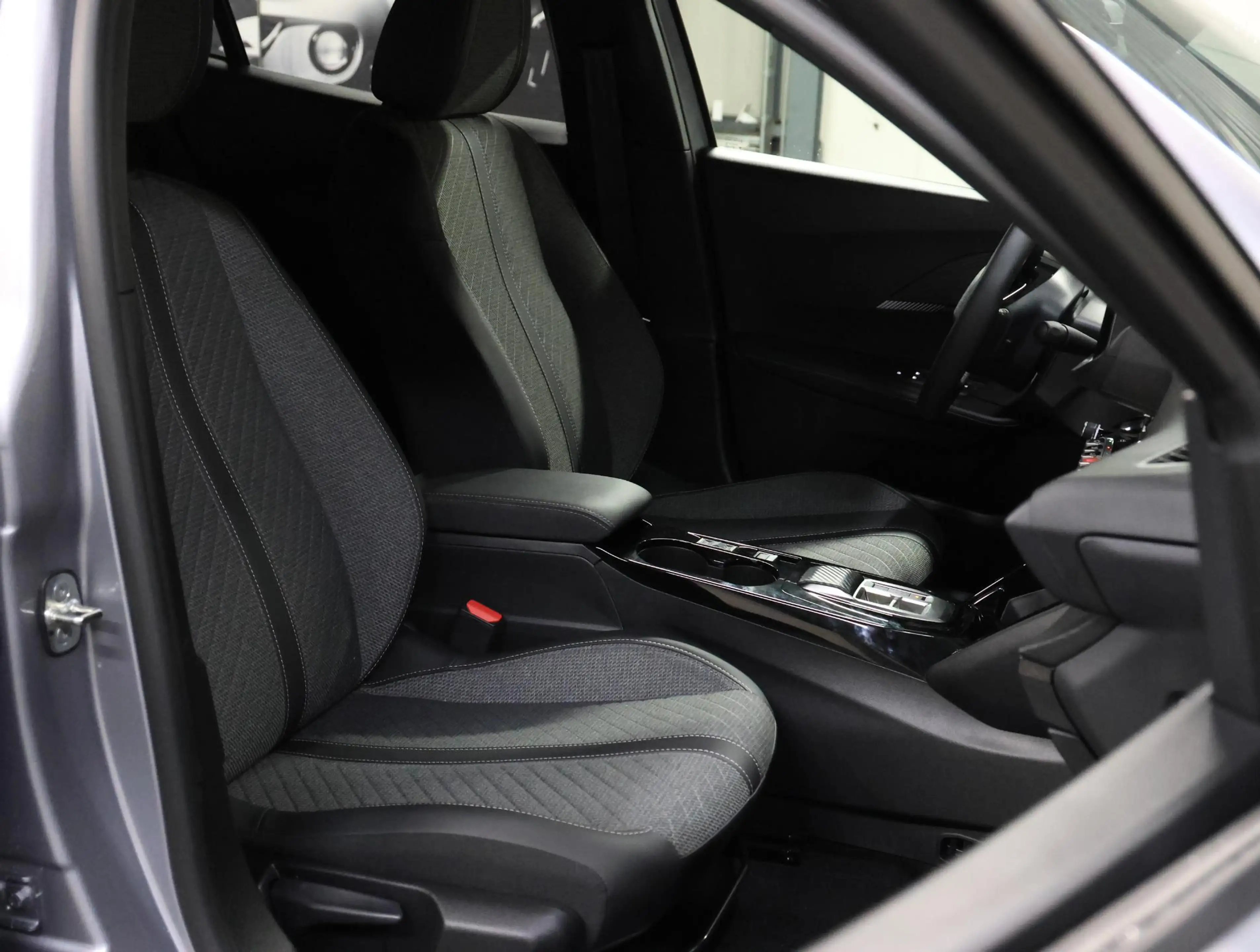 Peugeot e-2008 EV Allure Avantage 54 kWh | Accu 98% | Dodehoek de — photo 10