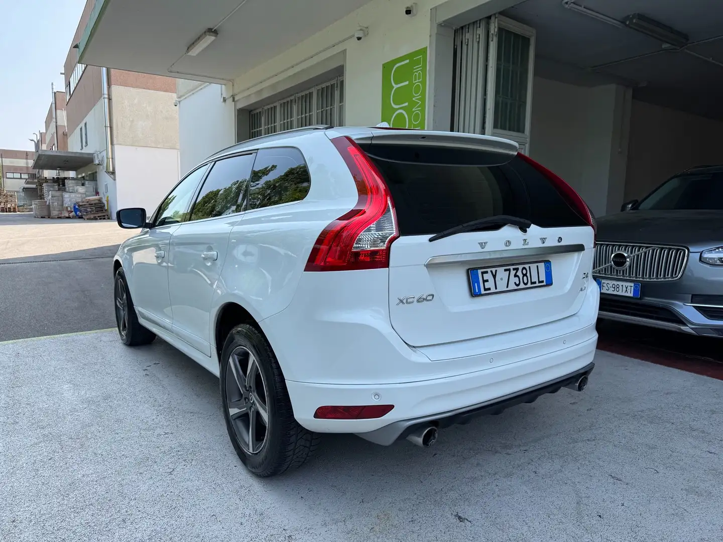 Volvo XC60 XC60 2.4 d4 R-design awd 181cv geartronic UNIPROP. Bianco - 2