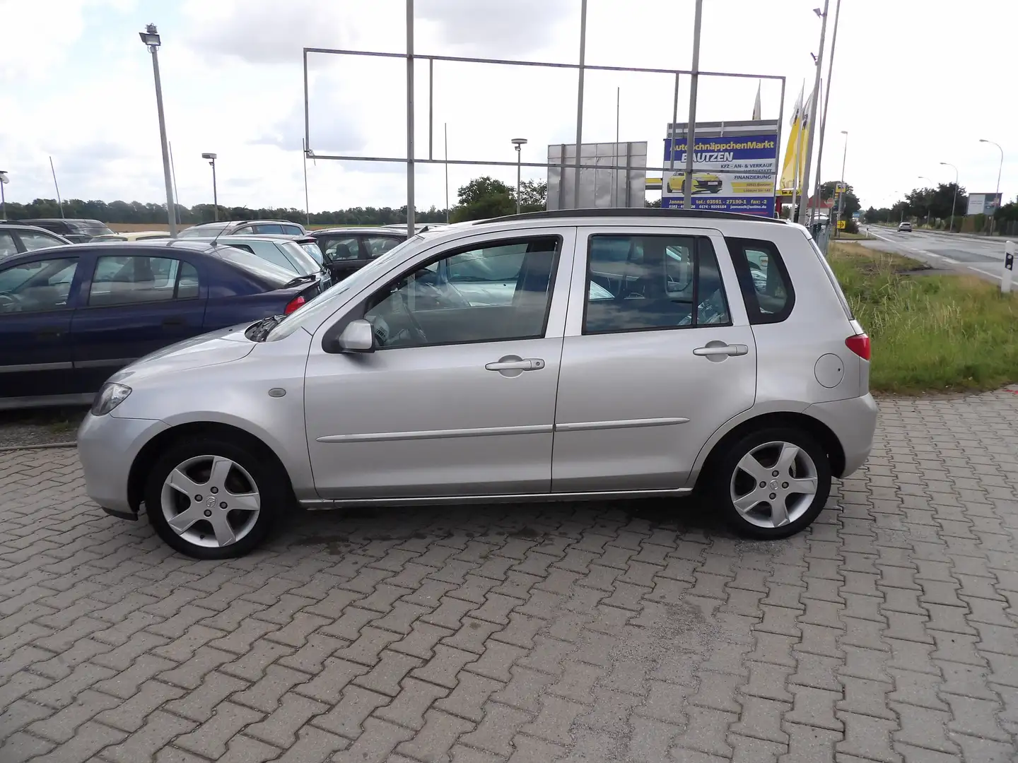 Mazda 2 1.4 Active Klima Radio Aluräder HU AU Neu Gris - 2