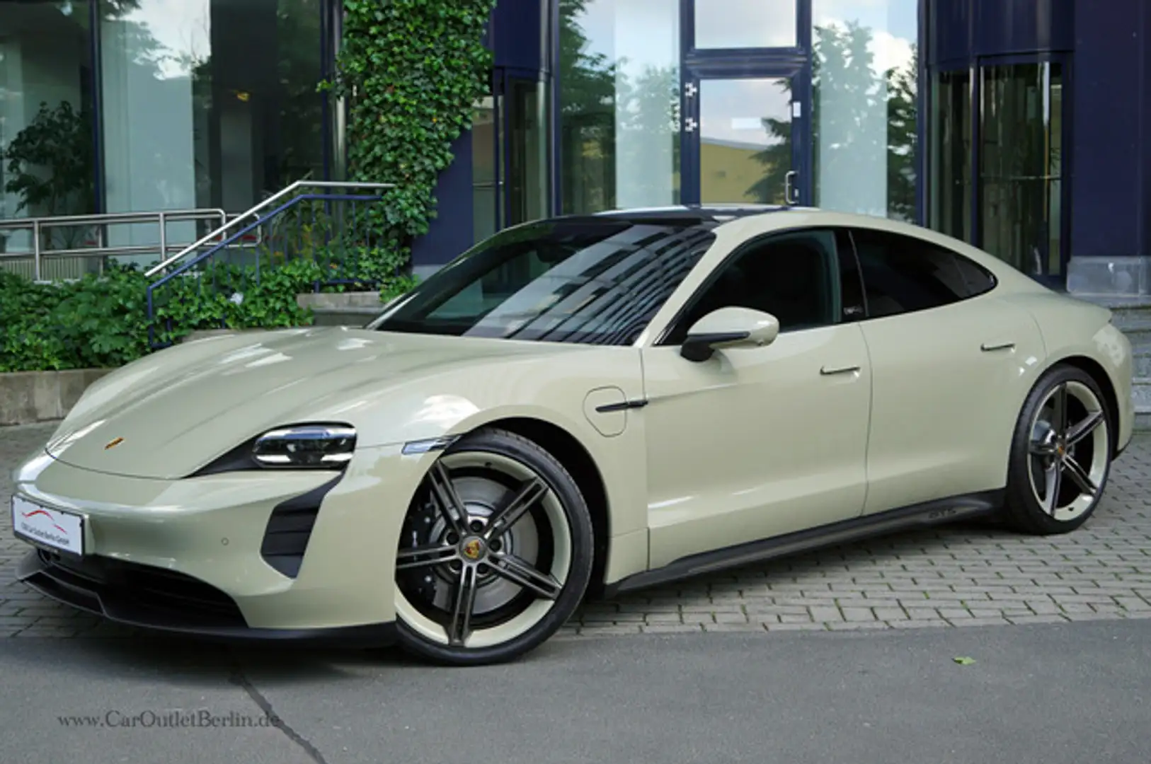 Porsche Taycan GTS Hockenheimring Edition Sunshine Co. Grijs - 2