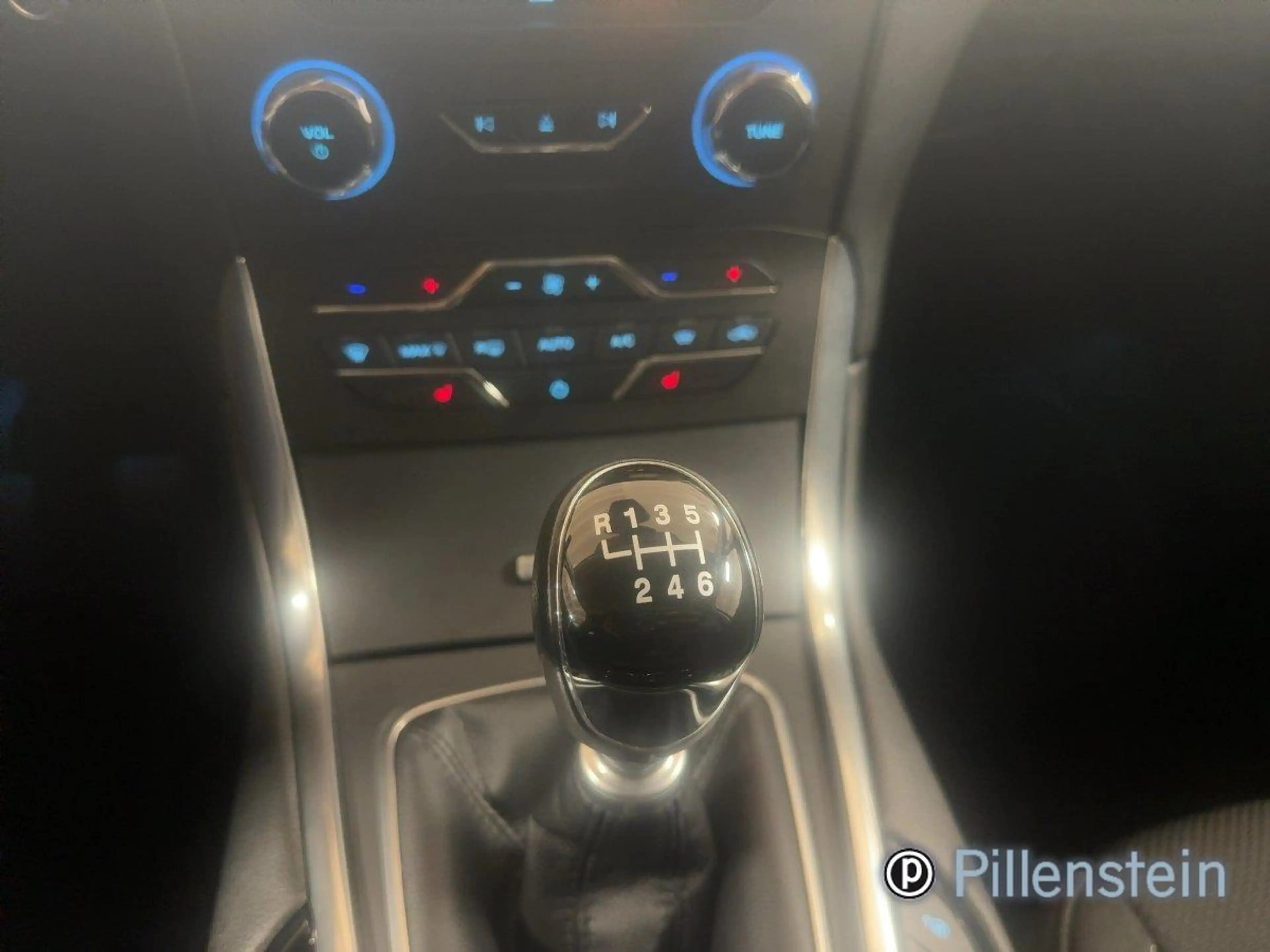 Ford S-Max 1.5 EcoBoost Titanium NAVI KAMERA SHZ — photo 14