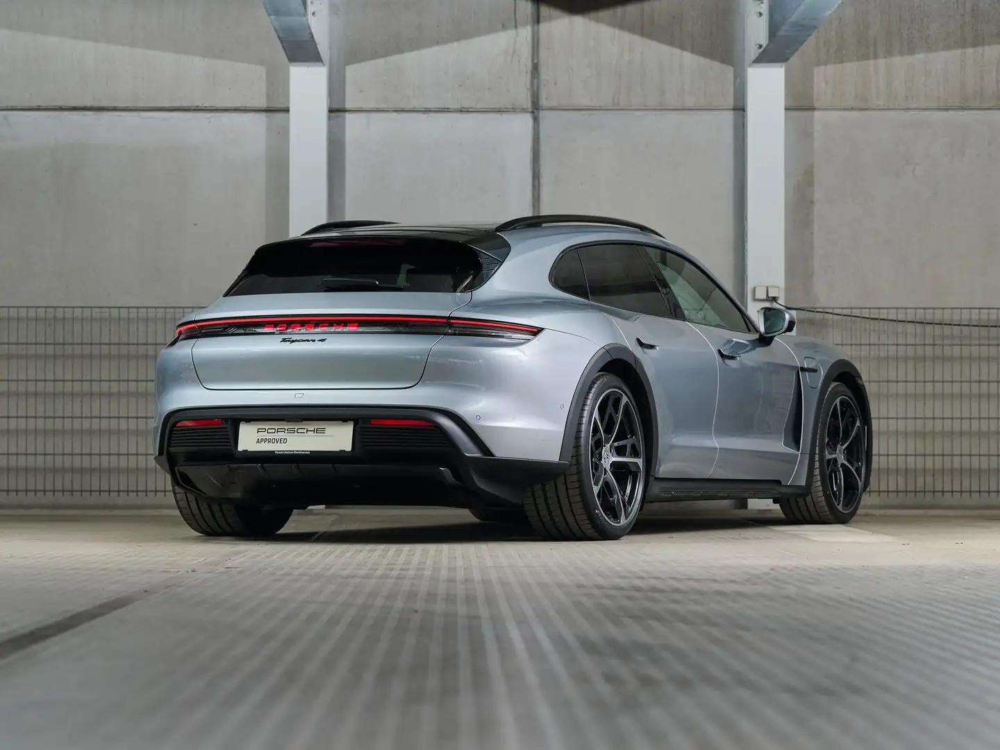 Porsche Taycan 4 Cross Turismo Grau - 2