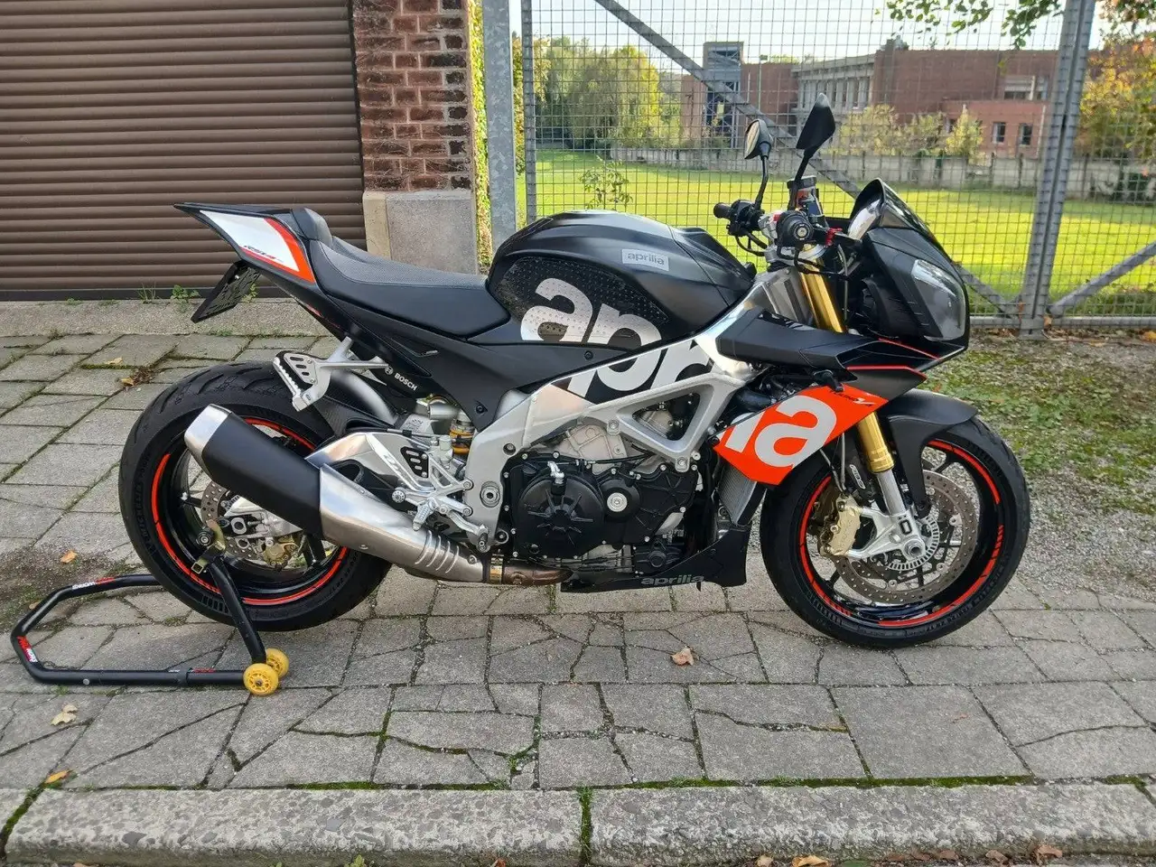 Aprilia RSV 1000 Tuono