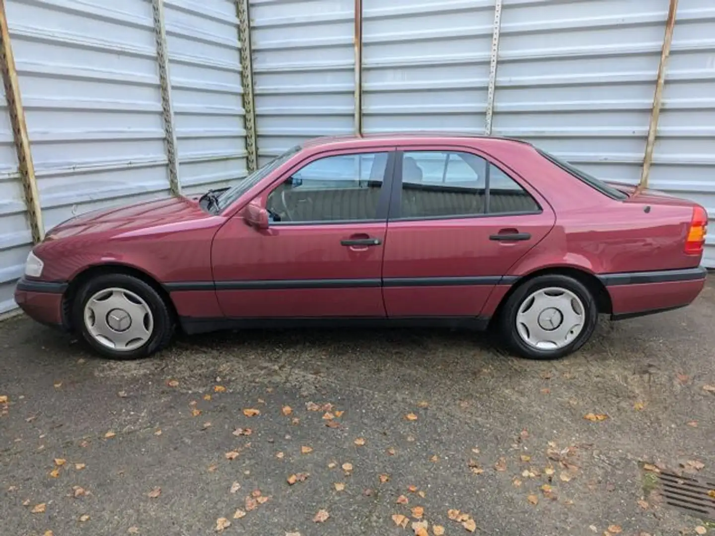 Mercedes-Benz C 180 Limousine*Anhängerkupplung* Rot - 2