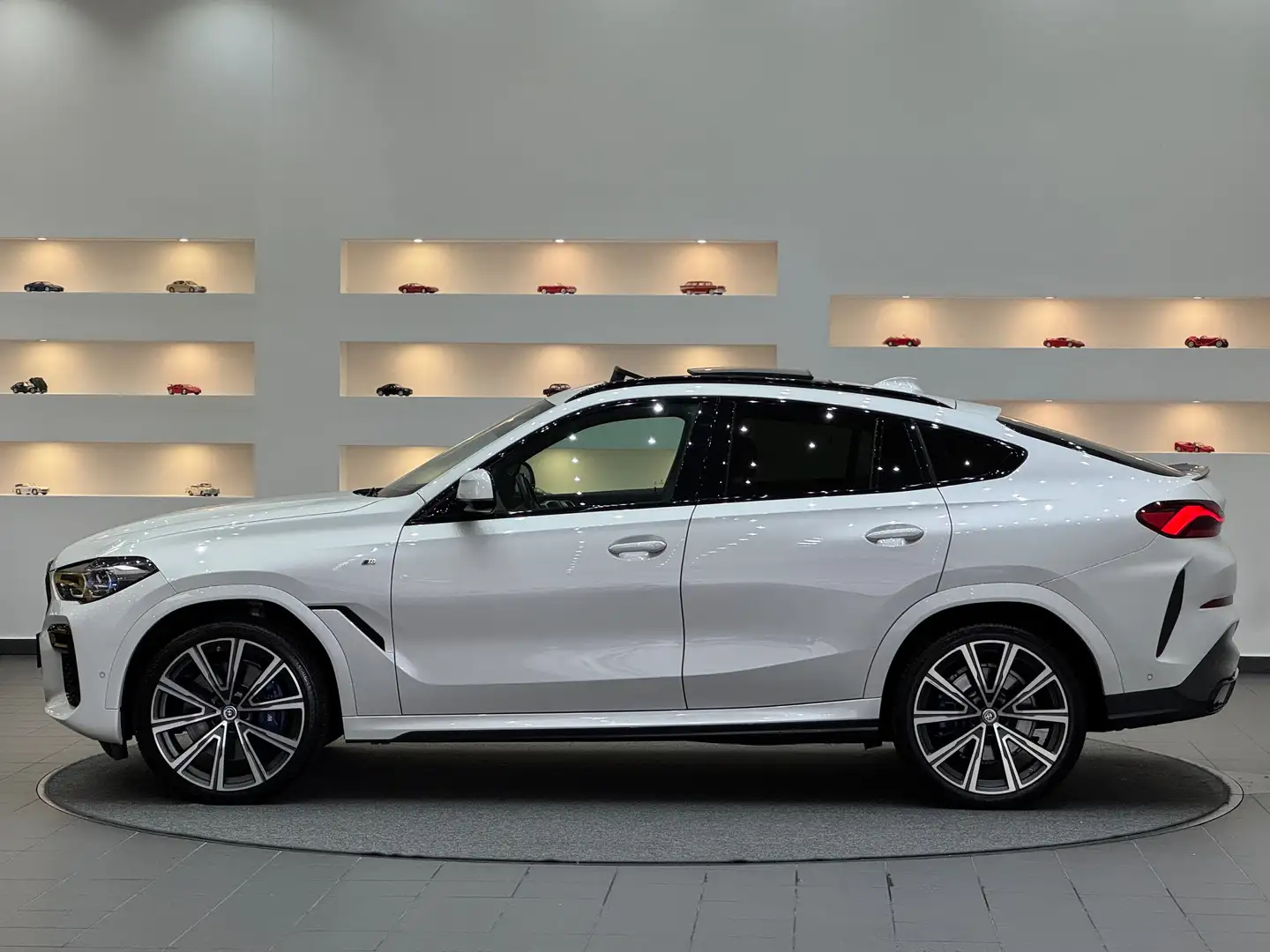 BMW X6 xDrive 40d M Sport*Laserlicht*Pano*Sitzkühlung* Weiß - 2