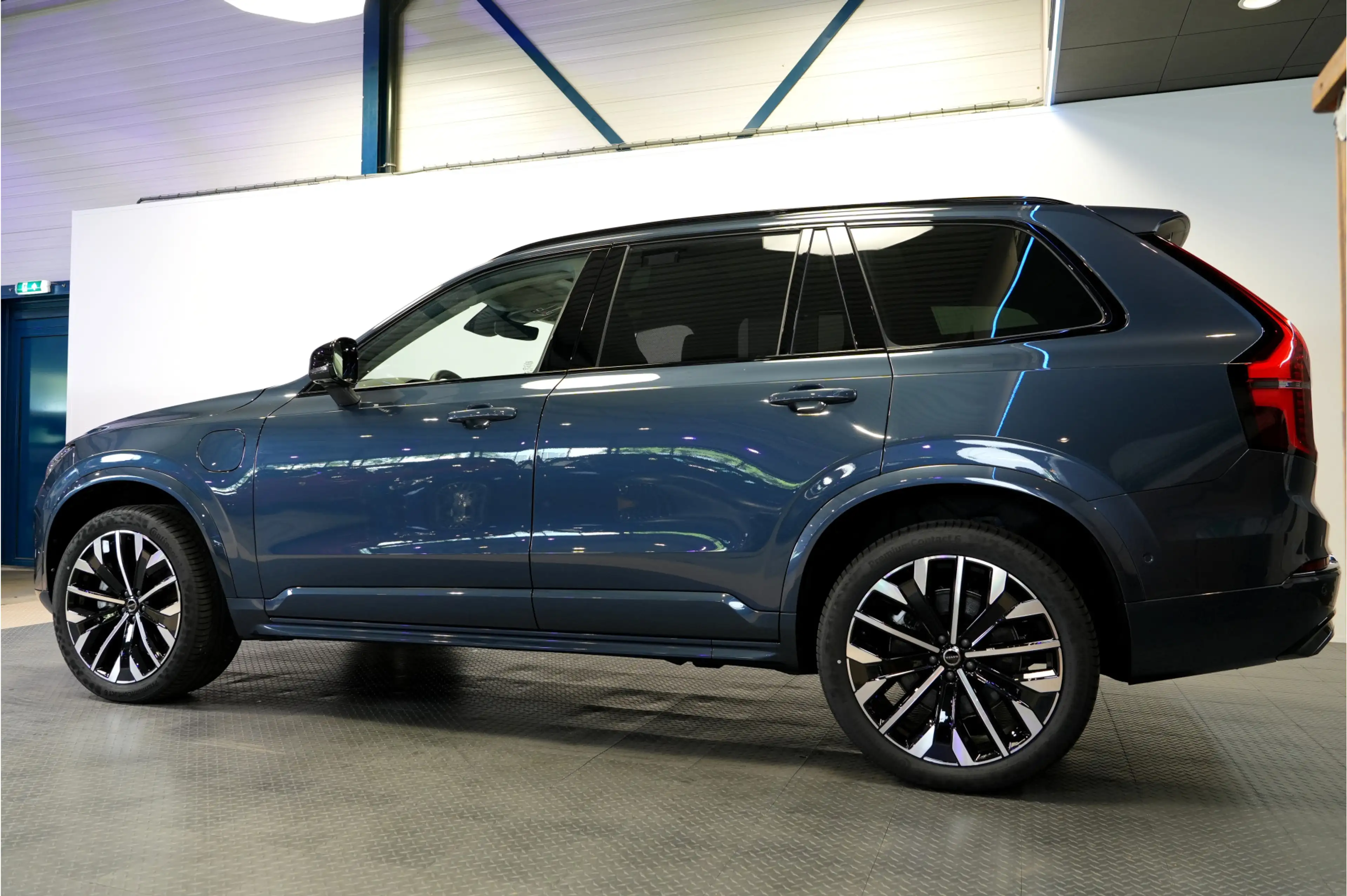 Volvo XC90 2.0 T8 AWD 335kW/456pk Aut8 Recharge Ultra Dark 7P — photo 23