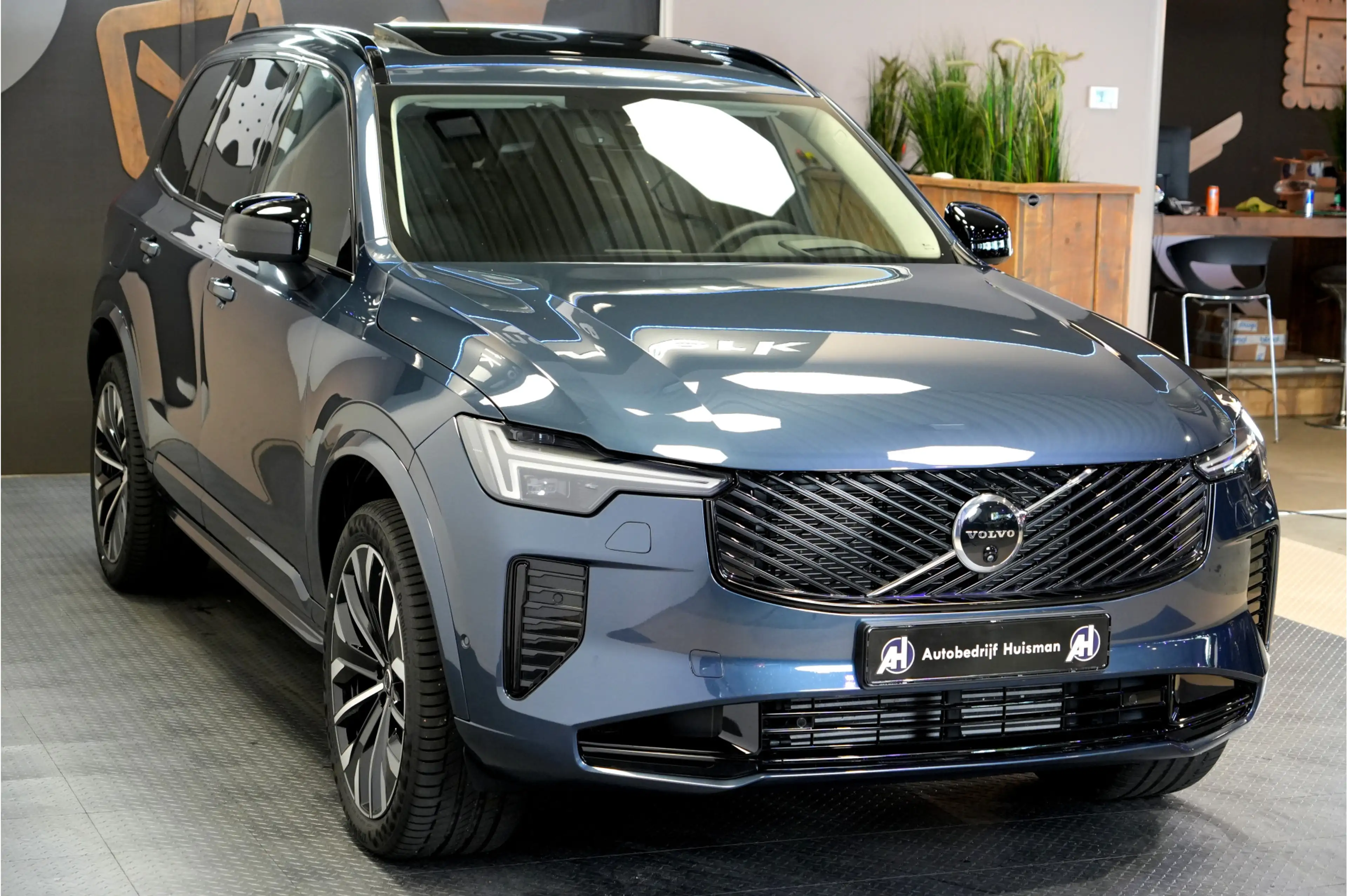 Volvo XC90 2.0 T8 AWD 335kW/456pk Aut8 Recharge Ultra Dark 7P — photo 31