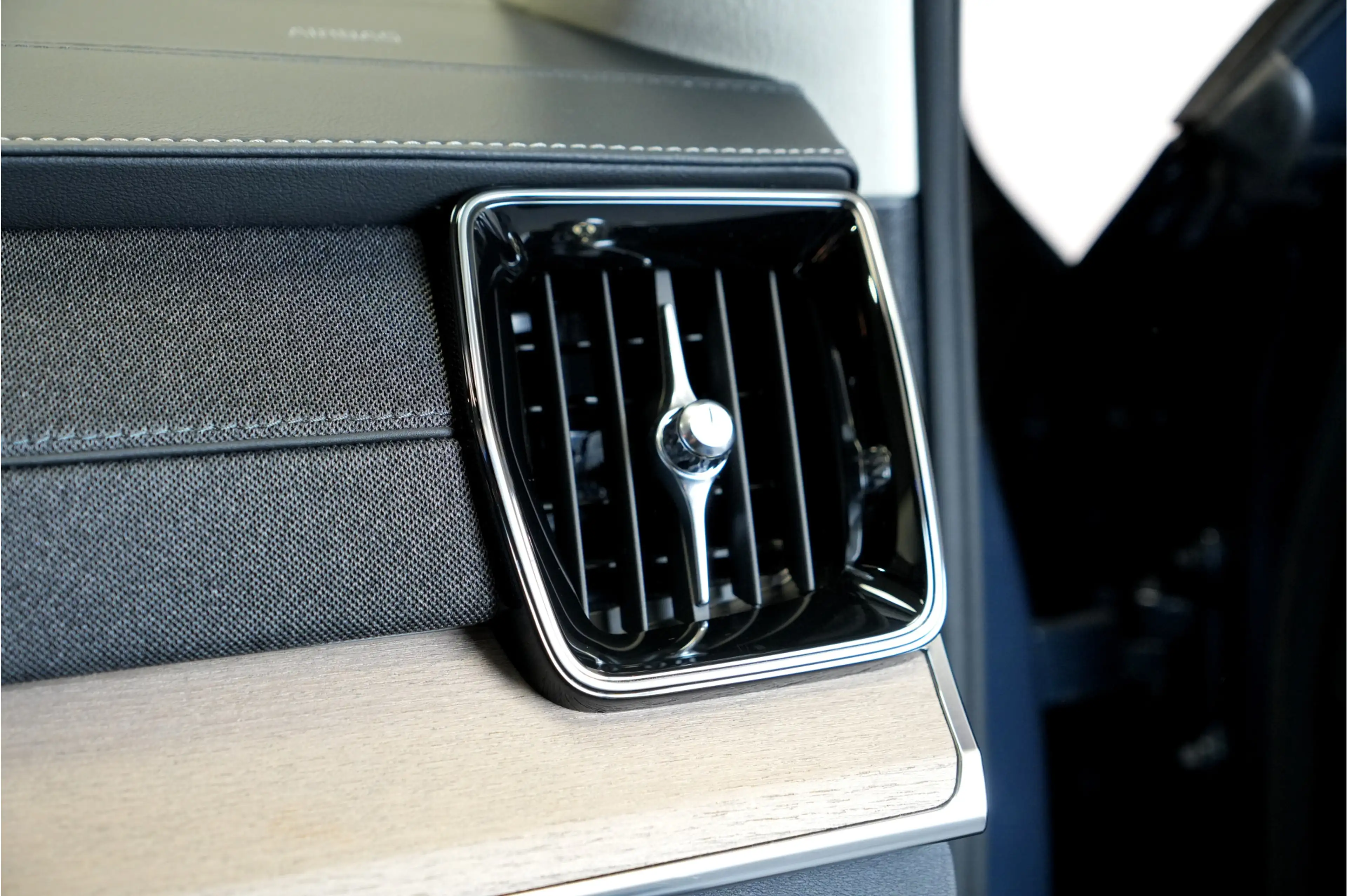 Volvo XC90 2.0 T8 AWD 335kW/456pk Aut8 Recharge Ultra Dark 7P — photo 42