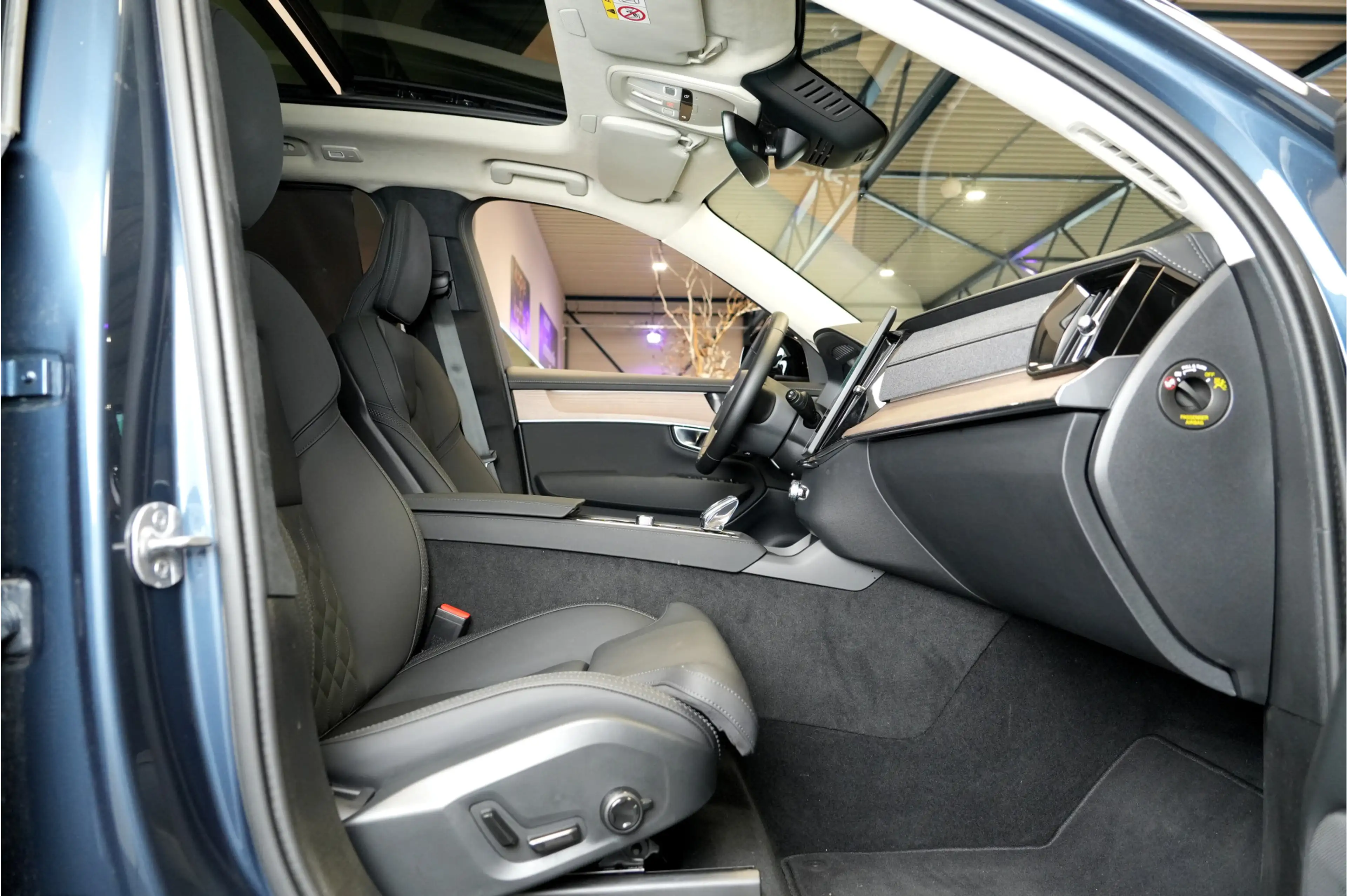 Volvo XC90 2.0 T8 AWD 335kW/456pk Aut8 Recharge Ultra Dark 7P — photo 4