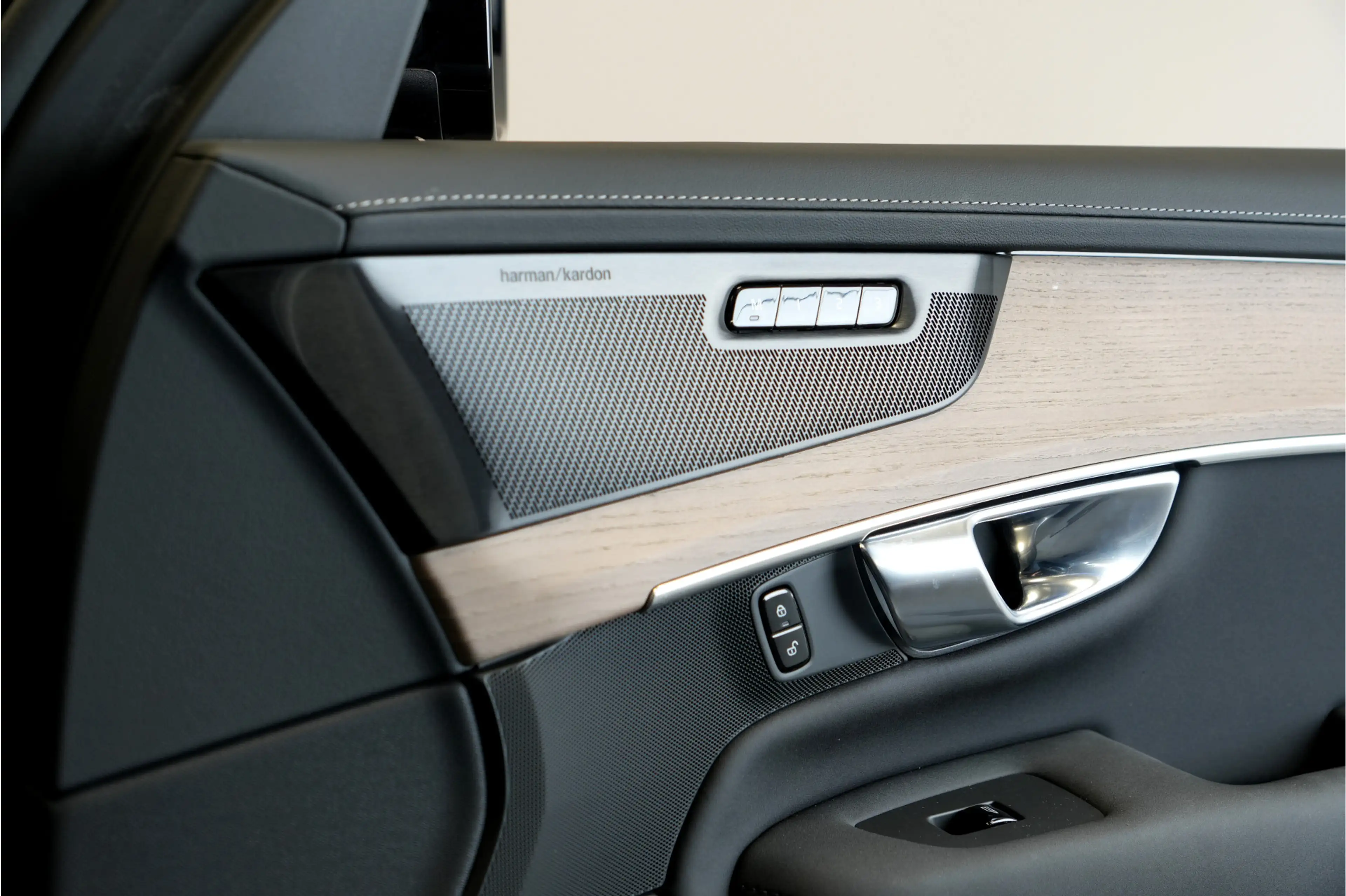 Volvo XC90 2.0 T8 AWD 335kW/456pk Aut8 Recharge Ultra Dark 7P — photo 44
