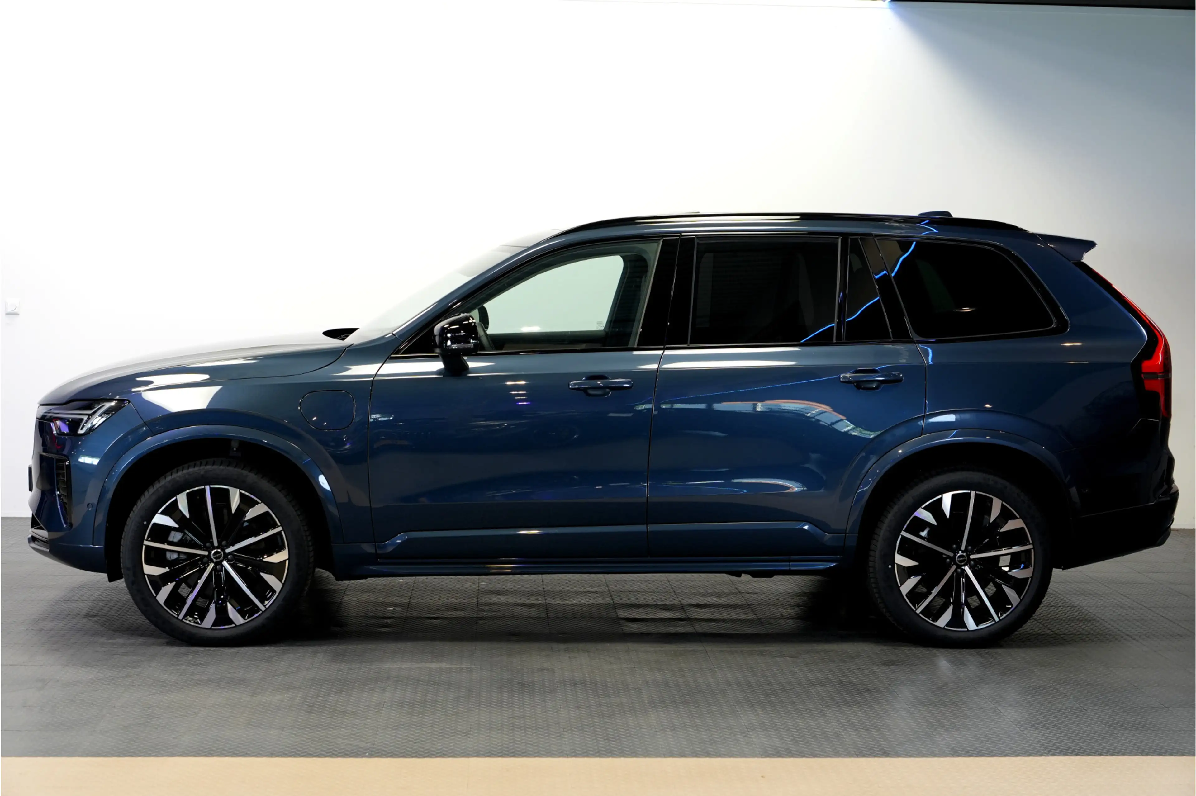 Volvo XC90 2.0 T8 AWD 335kW/456pk Aut8 Recharge Ultra Dark 7P — photo 3