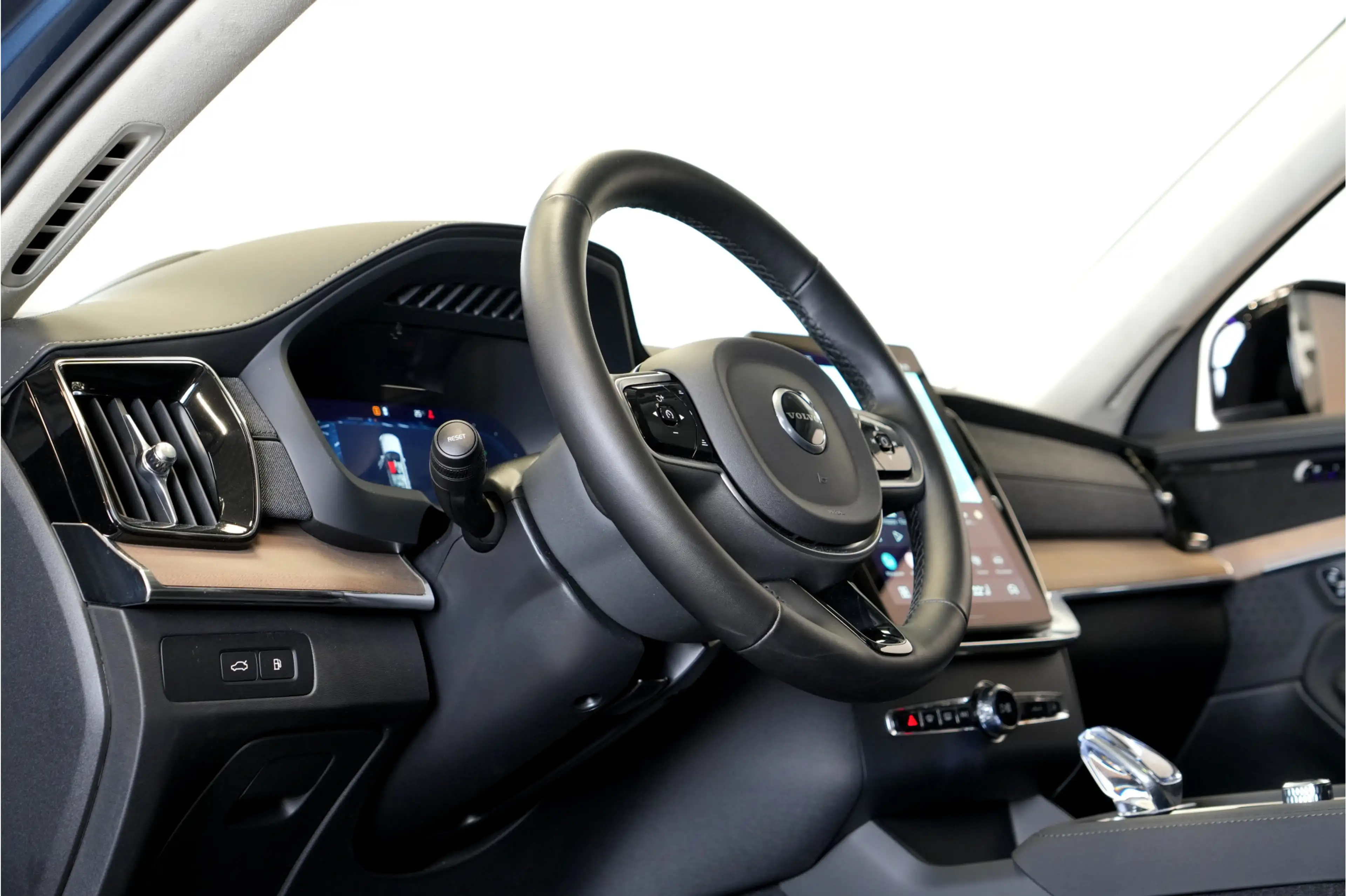 Volvo XC90 2.0 T8 AWD 335kW/456pk Aut8 Recharge Ultra Dark 7P — photo 24