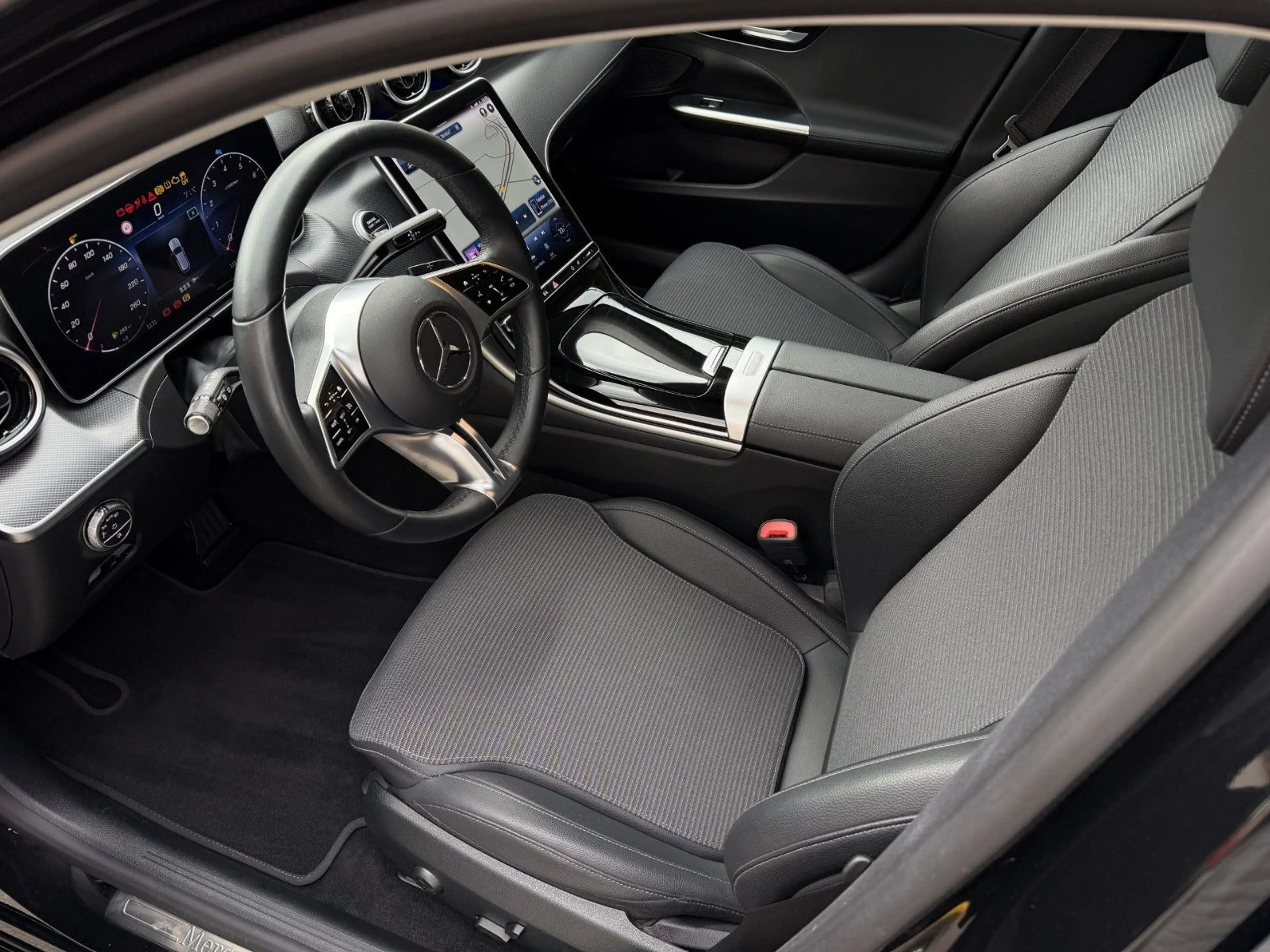 Mercedes-Benz C 180 T AVANTGARDE — photo 10